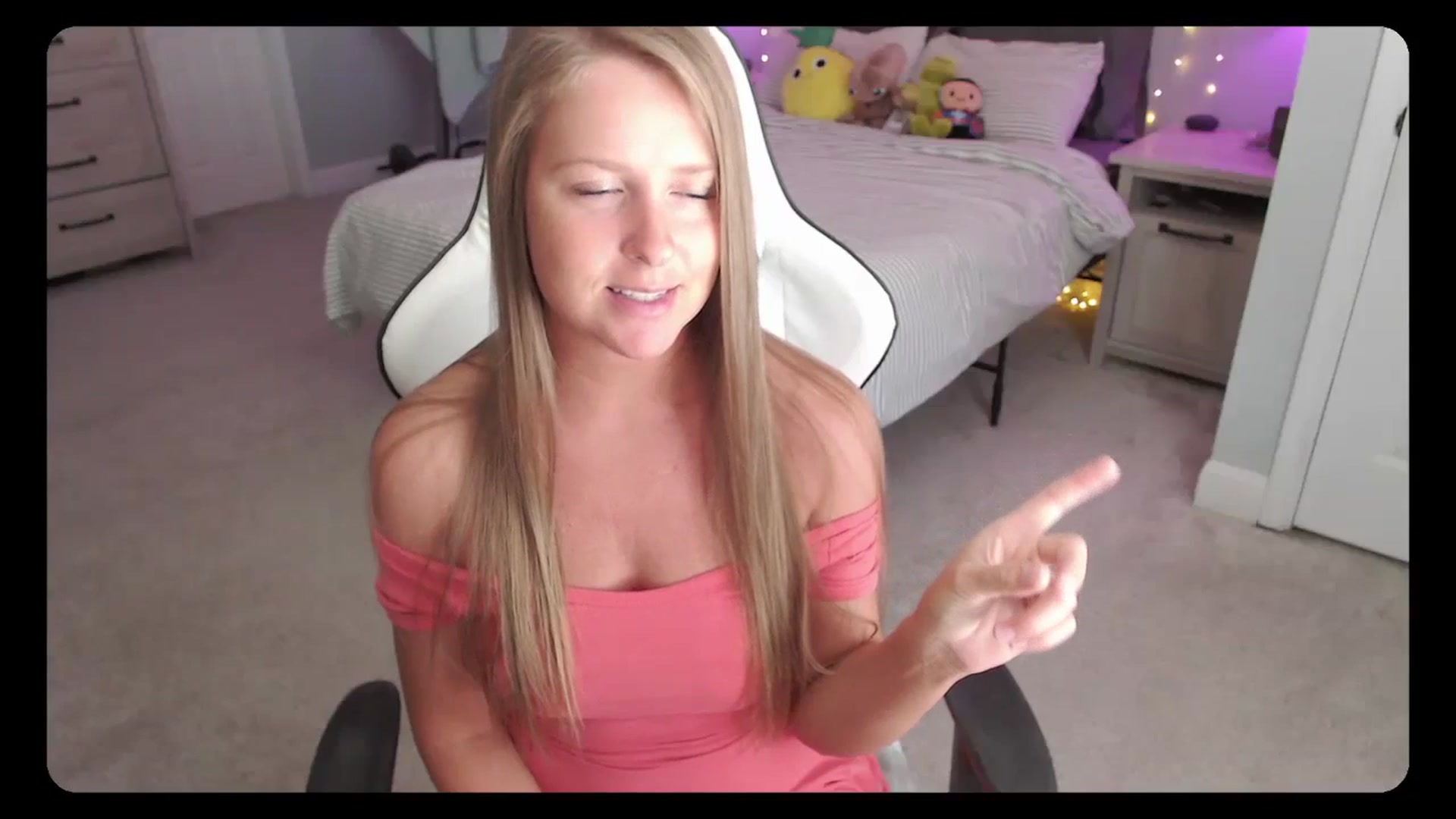 Gallery image thumbnail from Soybean92's myfreecams stream on, 10/02/2023, 16:36 image 4 of 20