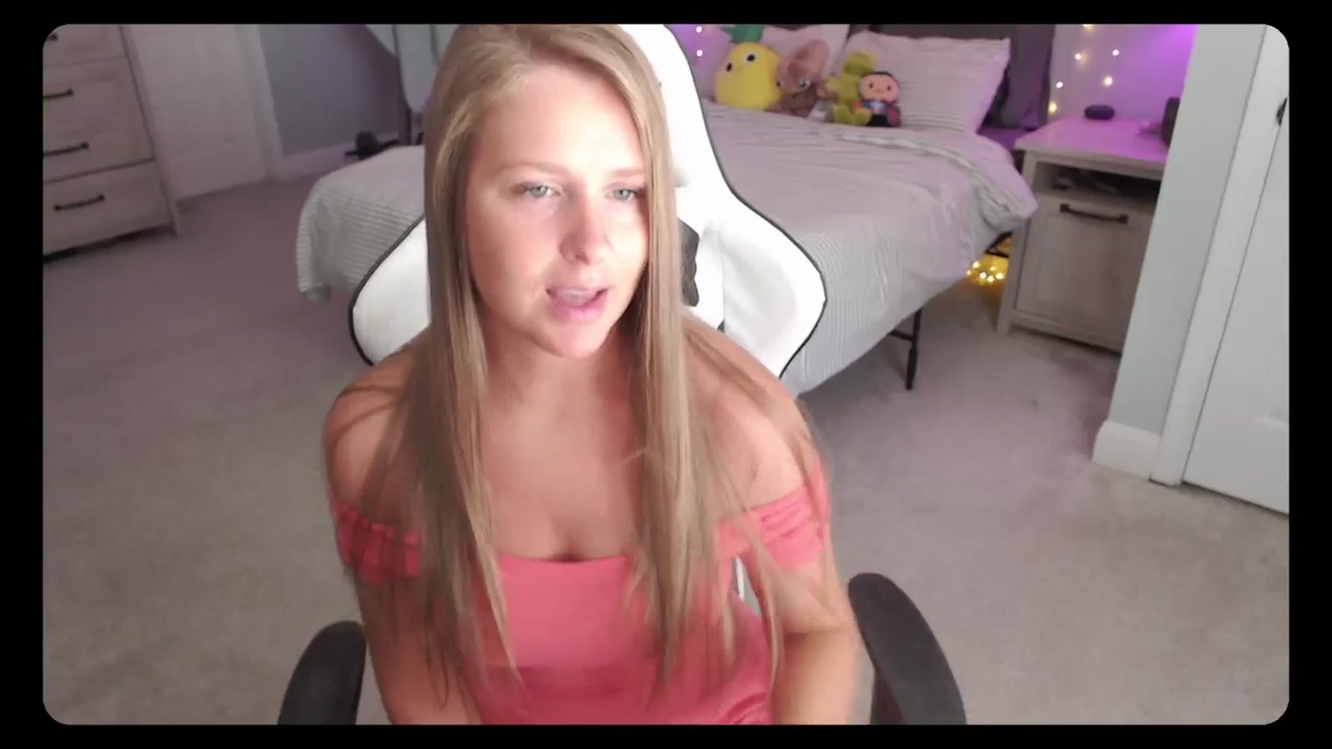Gallery image thumbnail from Soybean92's myfreecams stream on, 10/02/2023, 16:36 image 2 of 20