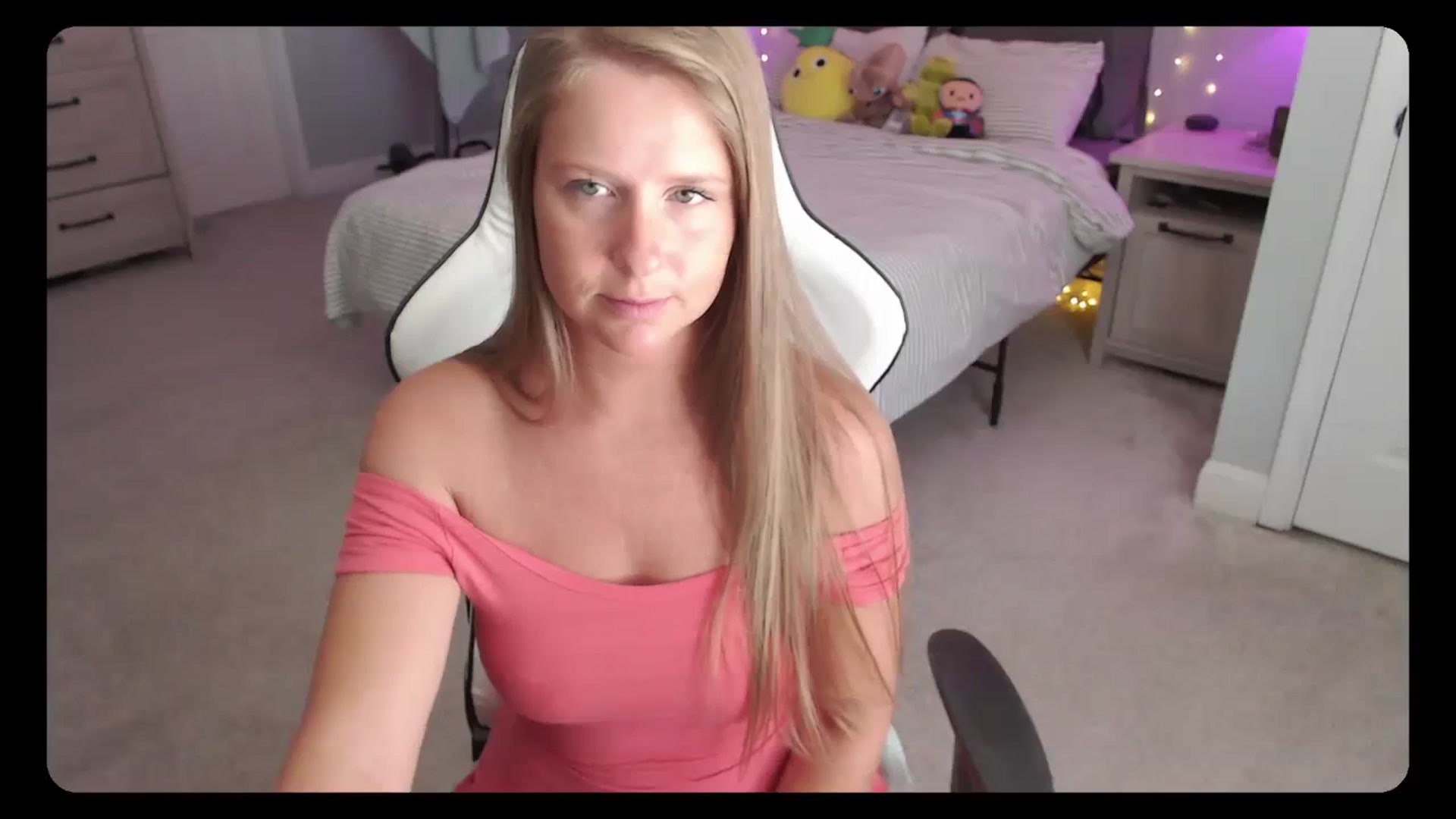 Gallery image thumbnail from Soybean92's myfreecams stream on, 10/02/2023, 16:36 image 15 of 20