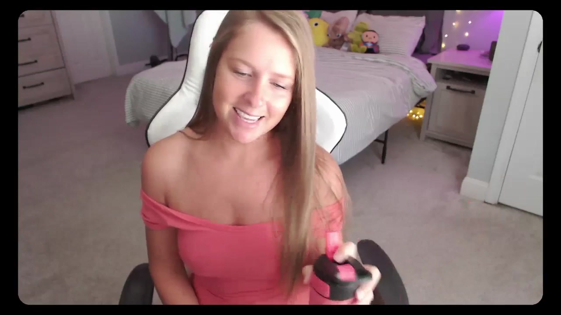 Gallery image thumbnail from Soybean92's myfreecams stream on, 10/02/2023, 16:36 image 5 of 20