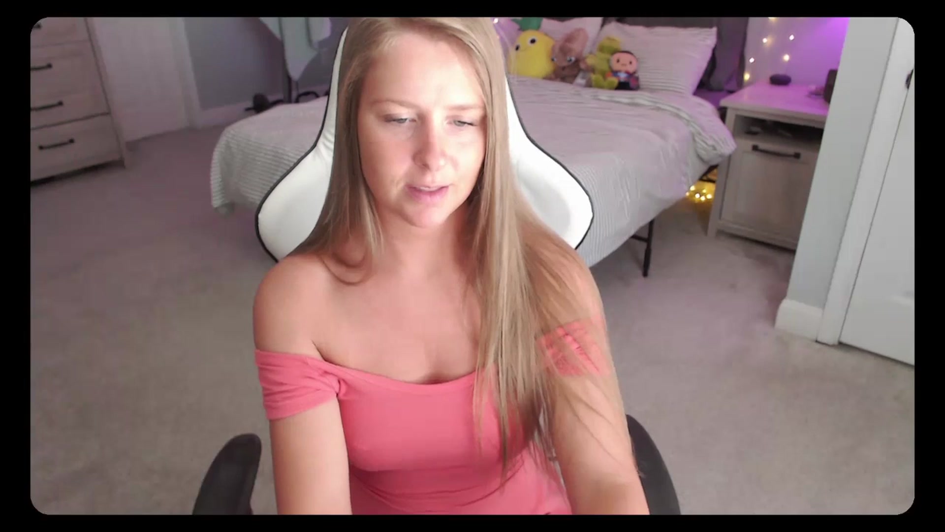 Gallery image thumbnail from Soybean92's myfreecams stream on, 10/02/2023, 16:36 image 11 of 20