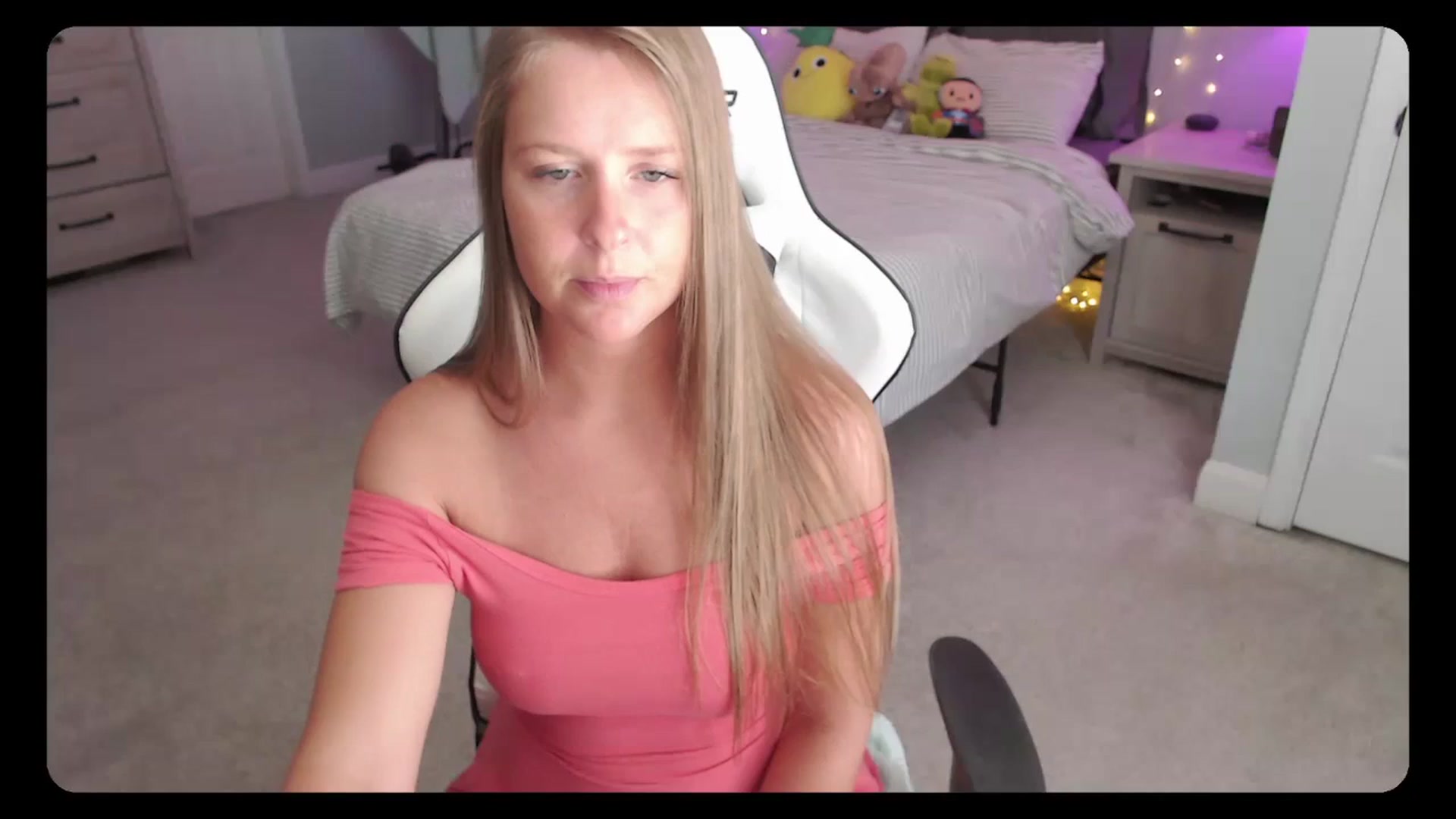 Gallery image thumbnail from Soybean92's myfreecams stream on, 10/02/2023, 16:36 image 12 of 20
