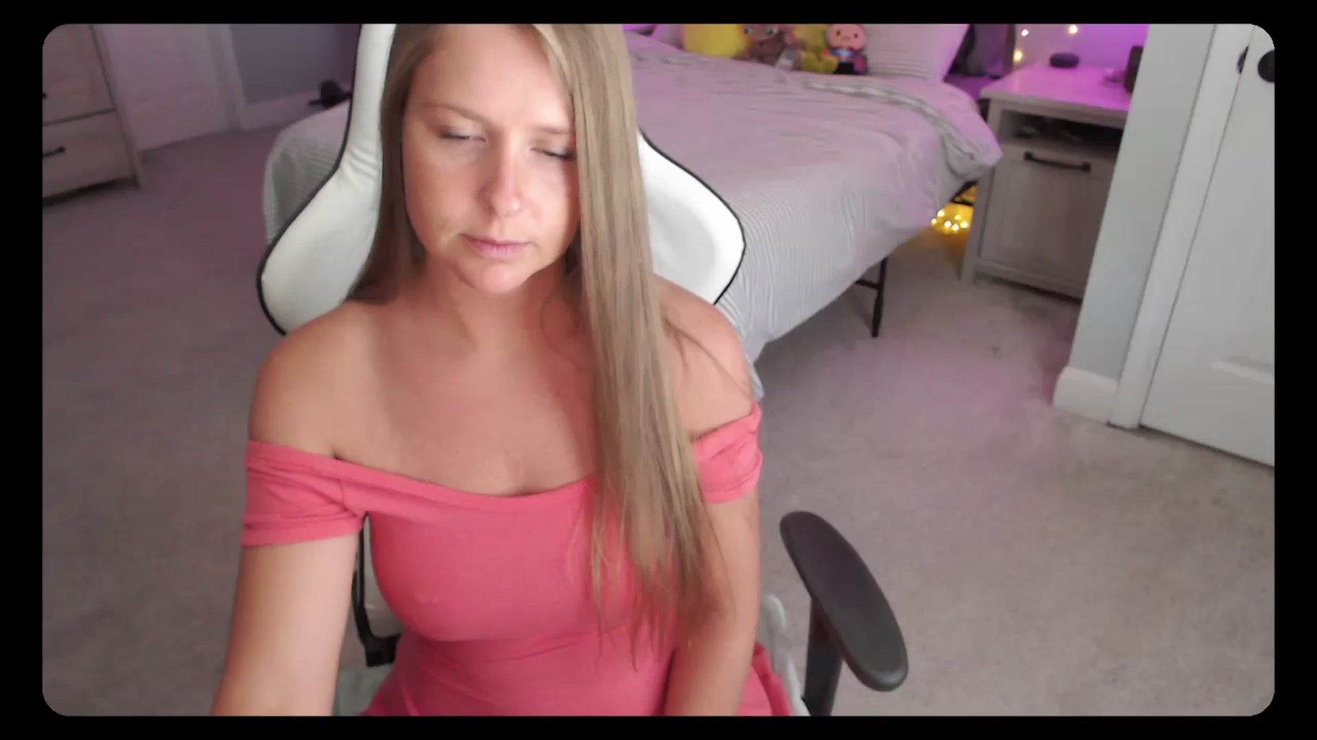 Gallery image thumbnail from Soybean92's myfreecams stream on, 10/02/2023, 18:29 image 1 of 20