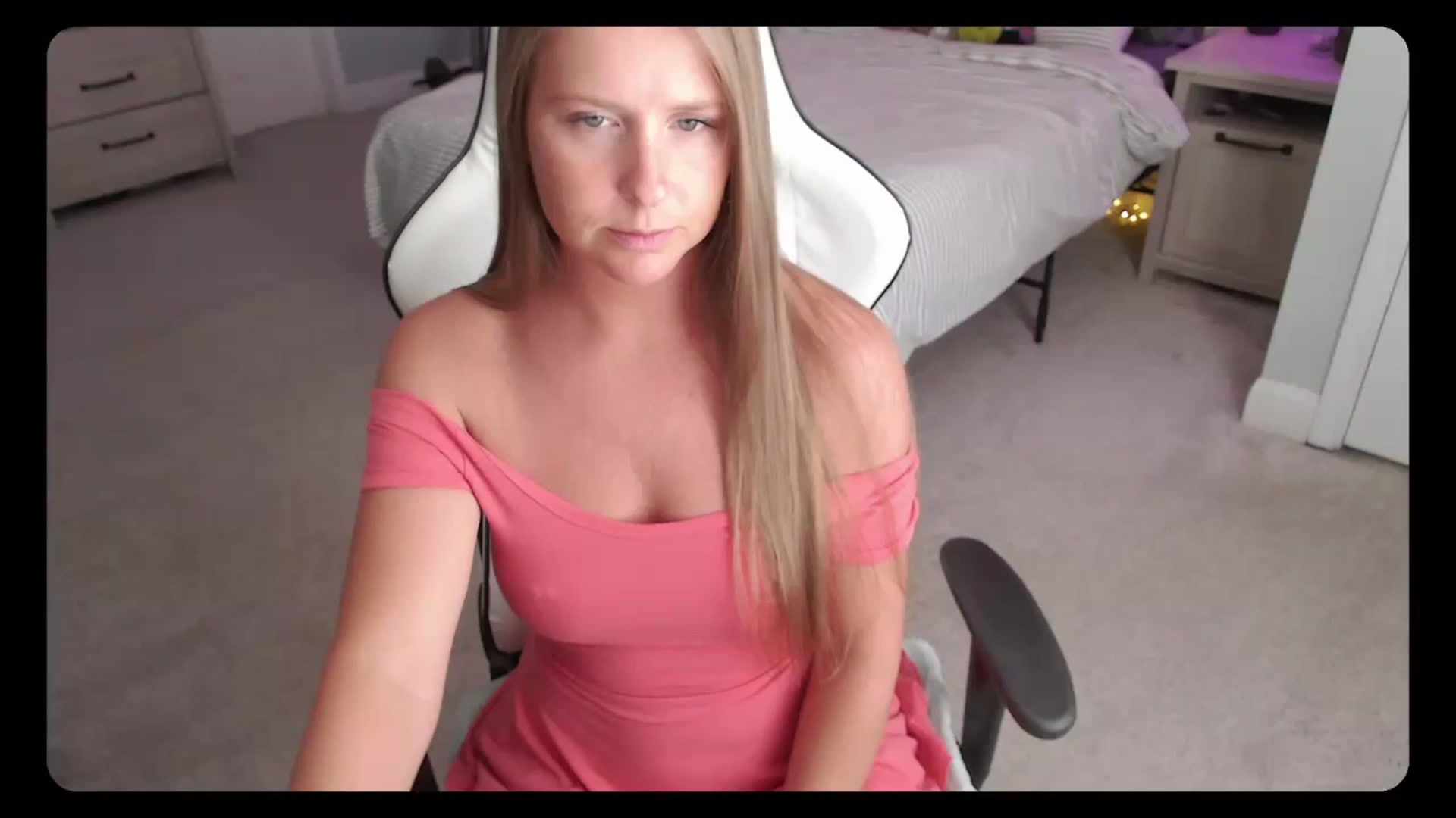 Gallery image thumbnail from Soybean92's myfreecams stream on, 10/02/2023, 19:32 image 2 of 20