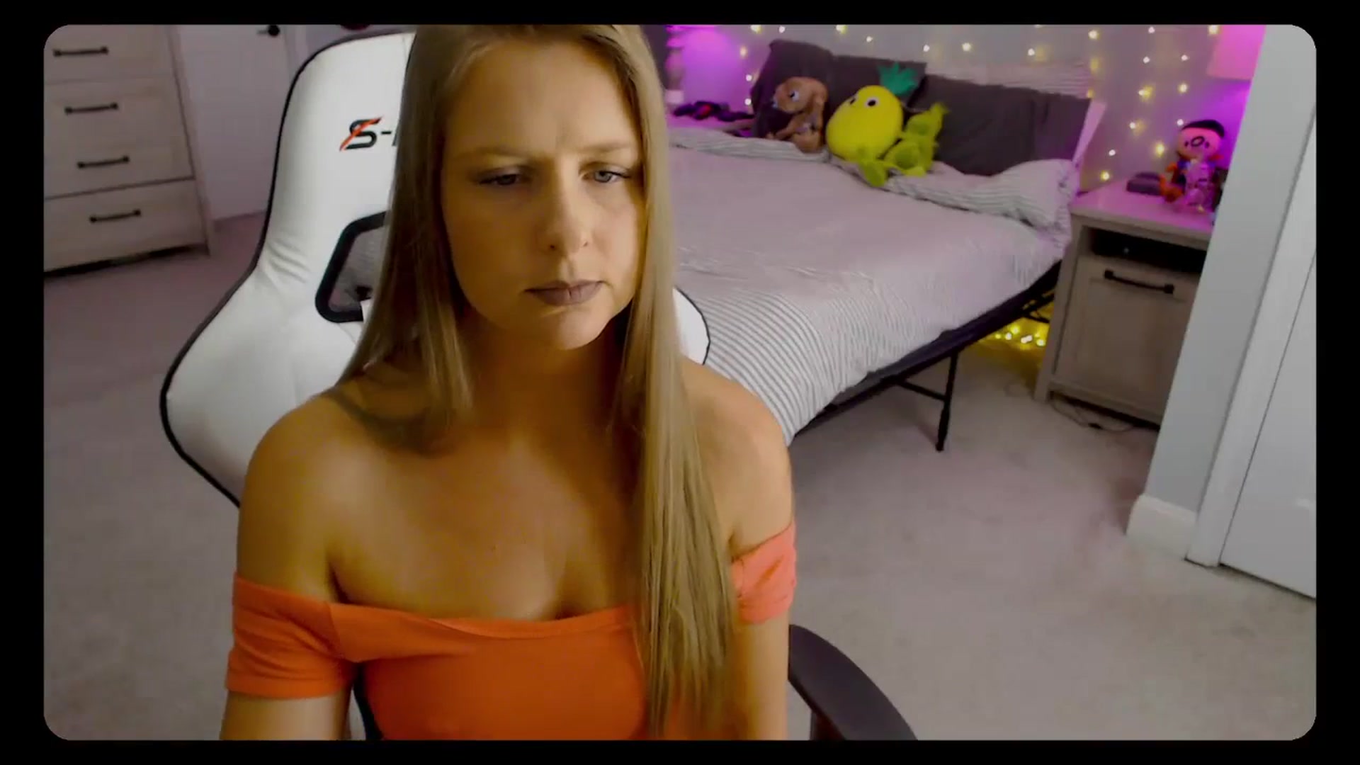 Gallery image thumbnail from Soybean92's myfreecams stream on, 10/10/2023, 16:21 image 15 of 20