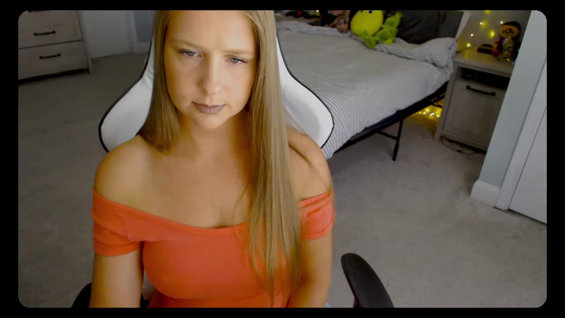 Gallery image thumbnail from Soybean92's myfreecams stream on, 10/10/2023, 16:21 image 4 of 20