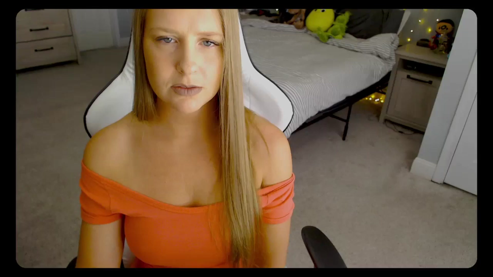 Gallery image thumbnail from Soybean92's myfreecams stream on, 10/10/2023, 16:21 image 1 of 20