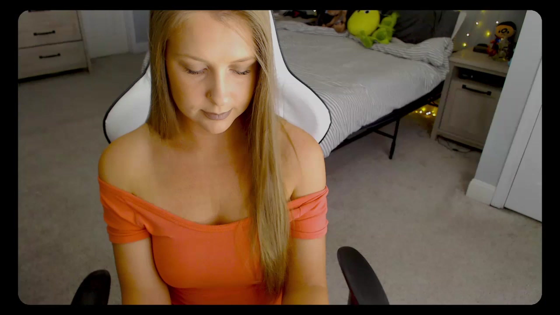 Gallery image thumbnail from Soybean92's myfreecams stream on, 10/10/2023, 16:21 image 2 of 20
