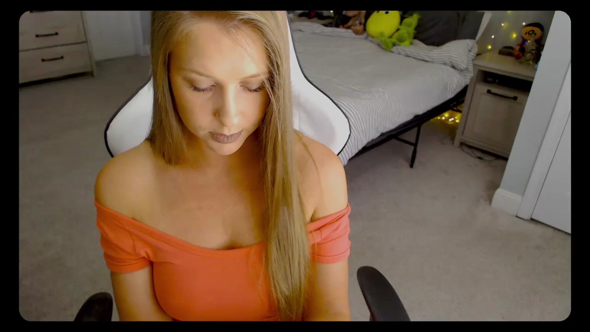 Gallery image thumbnail from Soybean92's myfreecams stream on, 10/10/2023, 16:21 image 3 of 20
