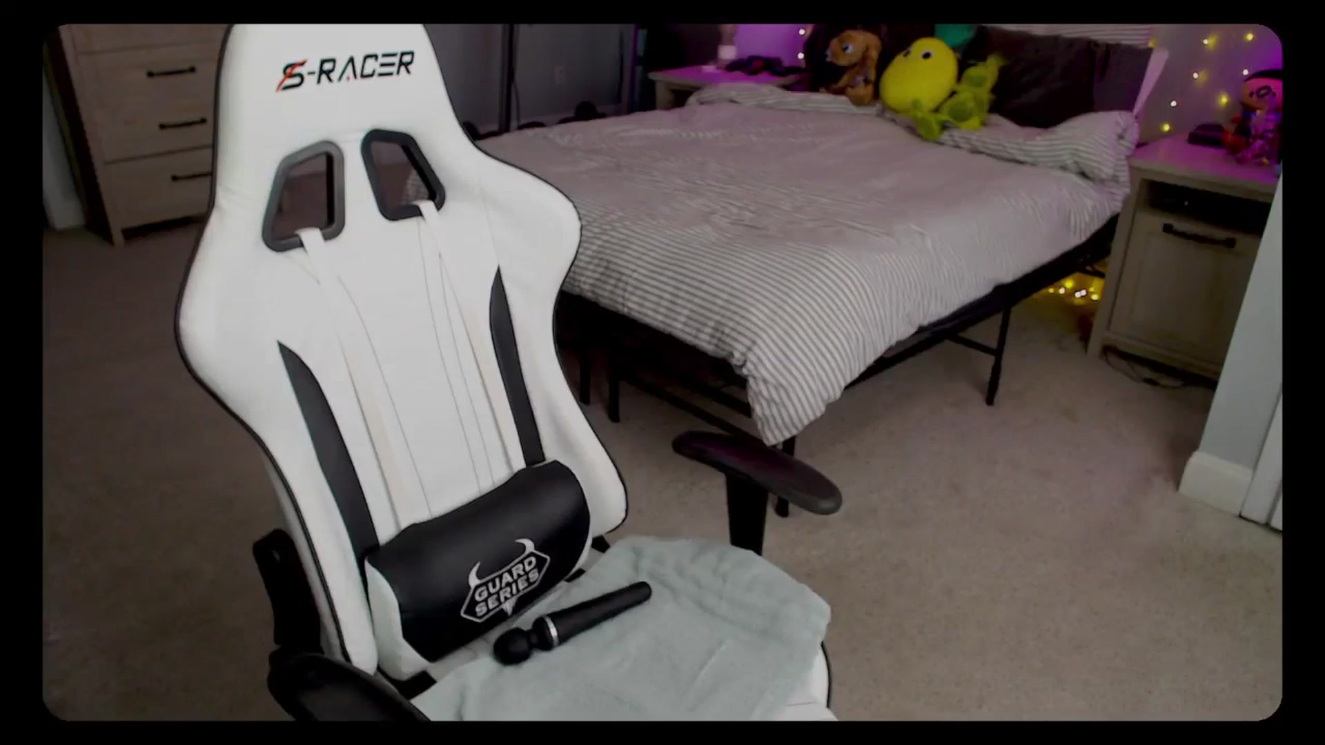 Gallery image thumbnail from Soybean92's myfreecams stream on, 10/10/2023, 18:27 image 13 of 20