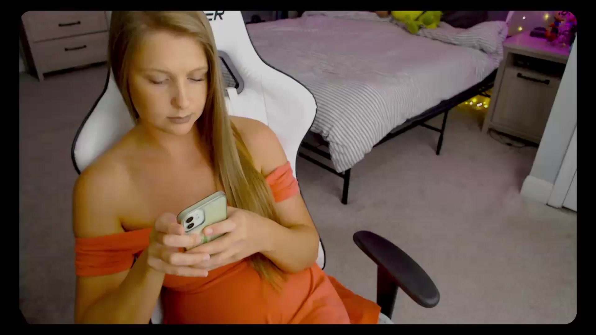 Gallery image thumbnail from Soybean92's myfreecams stream on, 10/10/2023, 19:16 image 19 of 20