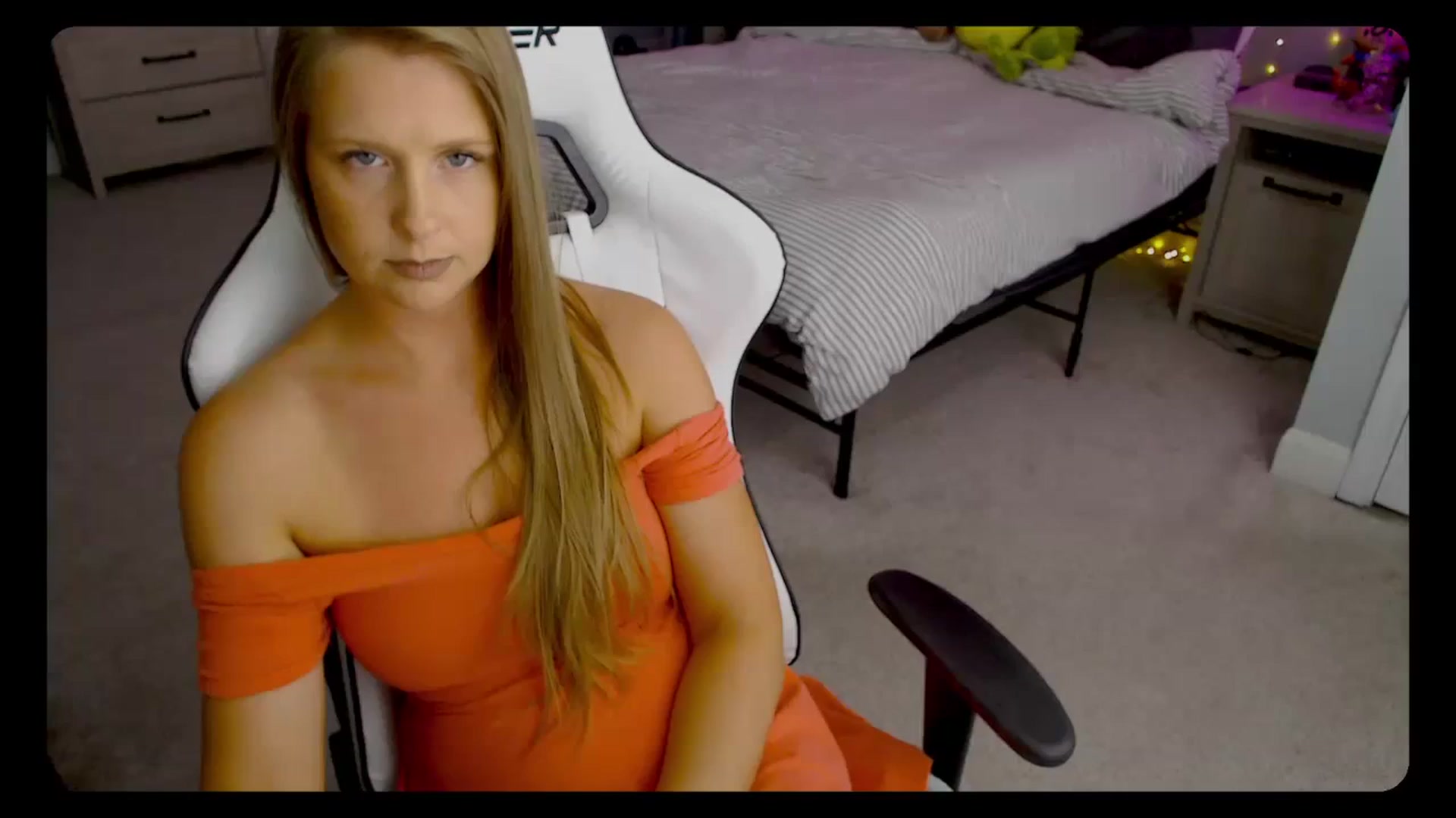 Gallery image thumbnail from Soybean92's myfreecams stream on, 10/10/2023, 19:16 image 15 of 20