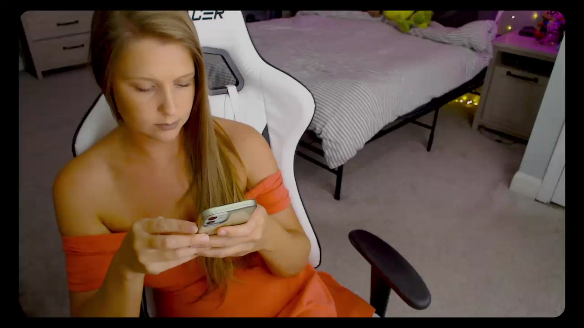 Gallery image thumbnail from Soybean92's myfreecams stream on, 10/10/2023, 19:16 image 12 of 20