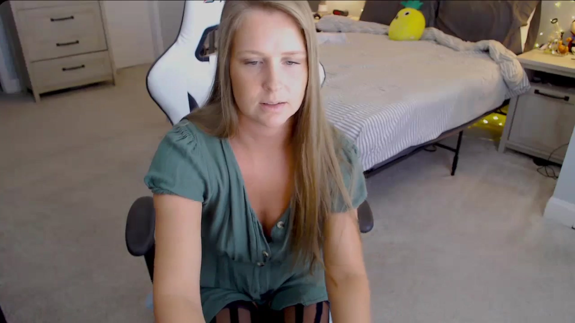 Gallery image thumbnail from Soybean92's myfreecams stream on, 10/18/2023, 16:27 image 5 of 20
