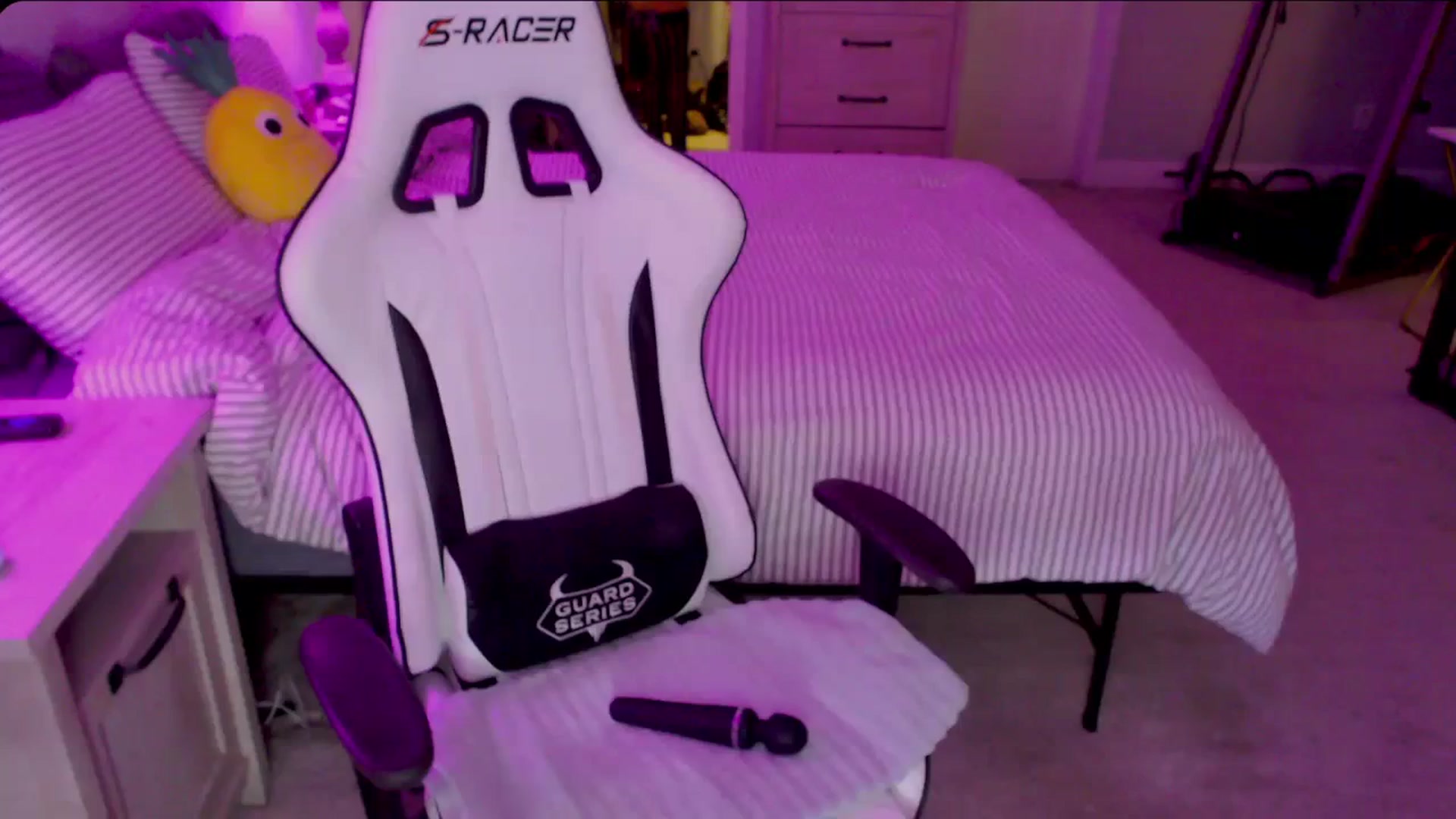 Gallery image thumbnail from Soybean92's myfreecams stream on, 10/24/2023, 14:31 image 17 of 20
