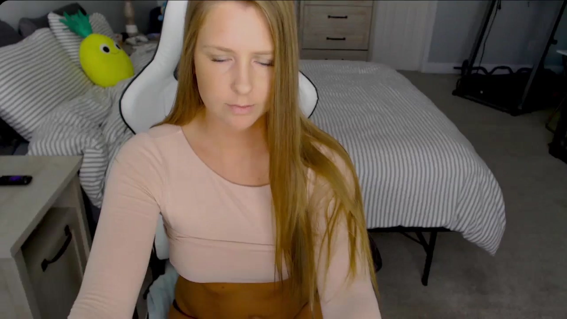 Gallery image thumbnail from Soybean92's myfreecams stream on, 10/24/2023, 14:31 image 13 of 20