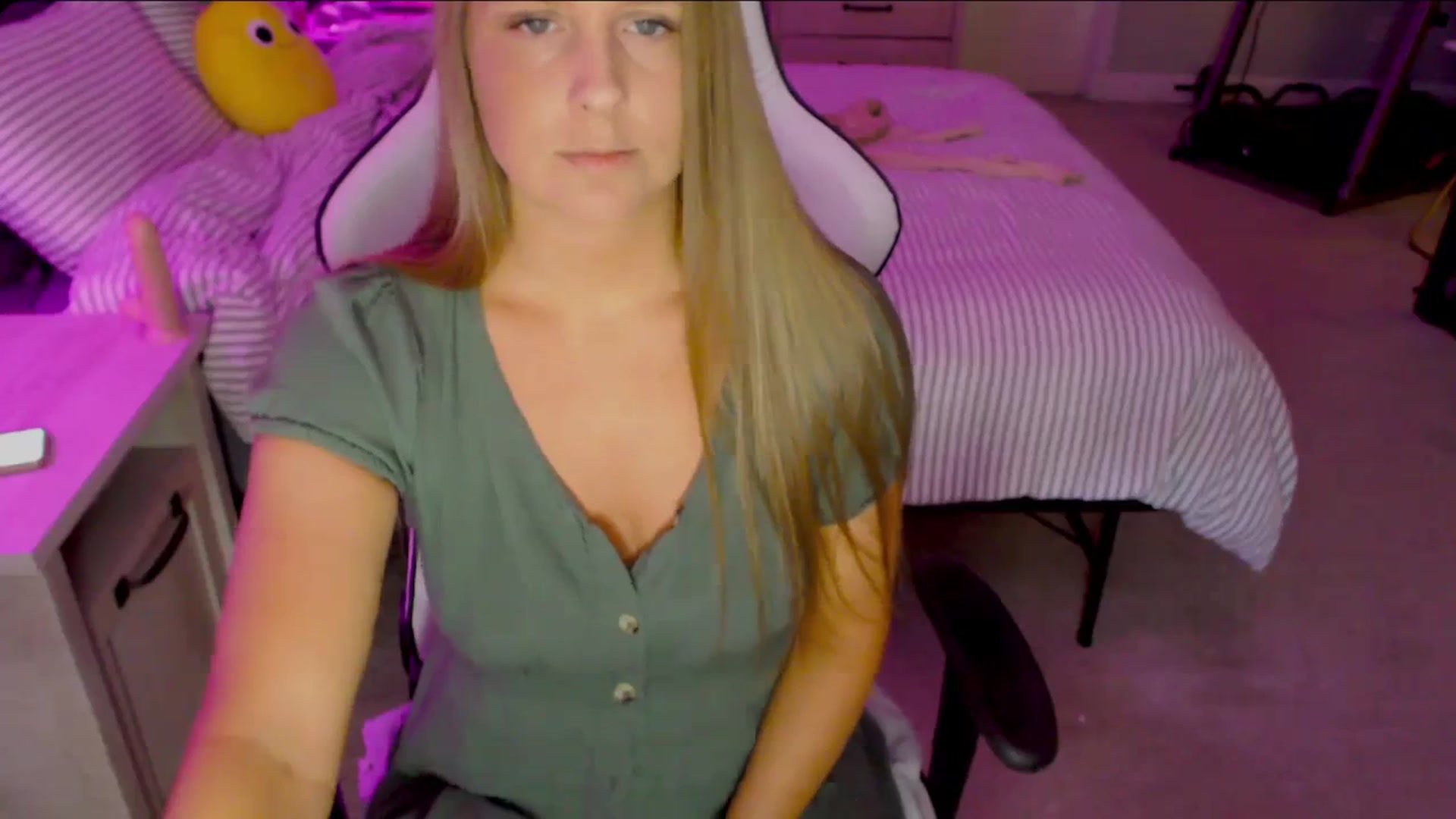Gallery image thumbnail from Soybean92's myfreecams stream on, 10/24/2023, 15:03 image 14 of 20