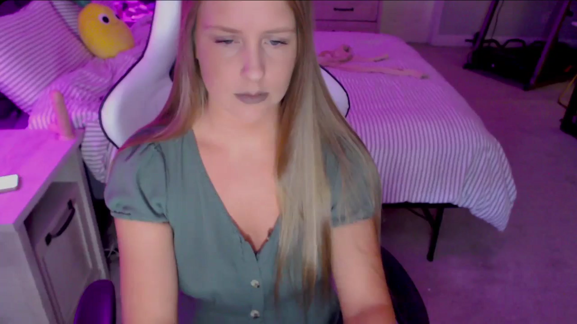Gallery image thumbnail from Soybean92's myfreecams stream on, 10/24/2023, 15:03 image 18 of 20