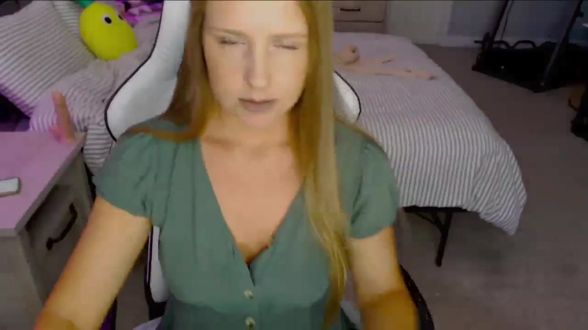 Gallery image thumbnail from Soybean92's myfreecams stream on, 10/24/2023, 15:03 image 20 of 20