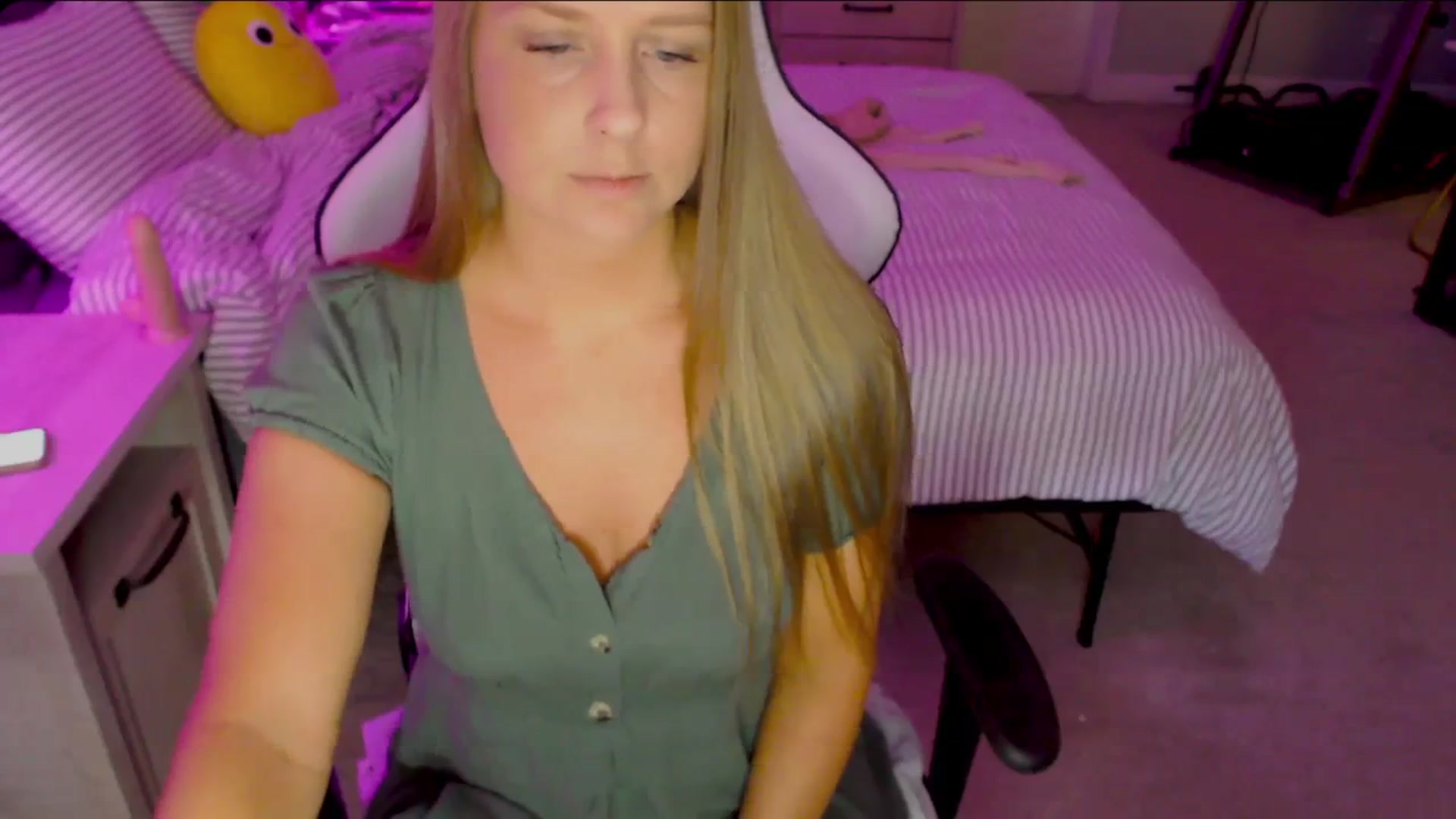Gallery image thumbnail from Soybean92's myfreecams stream on, 10/24/2023, 15:03 image 13 of 20