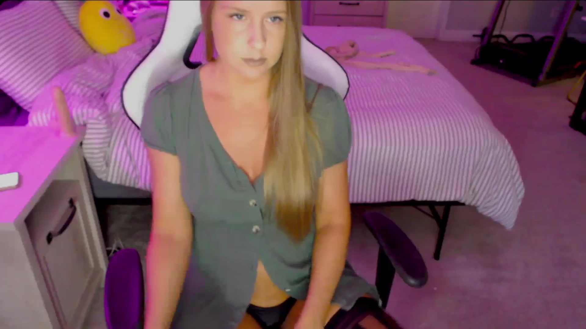 Gallery image thumbnail from Soybean92's myfreecams stream on, 10/24/2023, 15:03 image 17 of 20