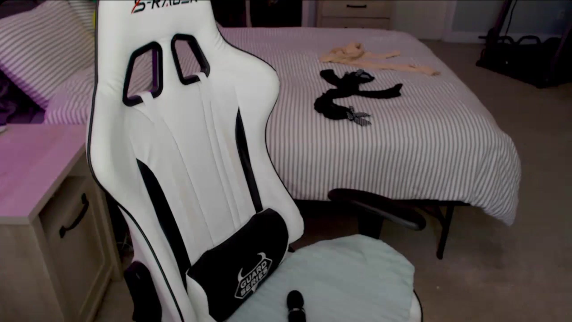 Gallery image thumbnail from Soybean92's myfreecams stream on, 10/24/2023, 16:54 image 3 of 20