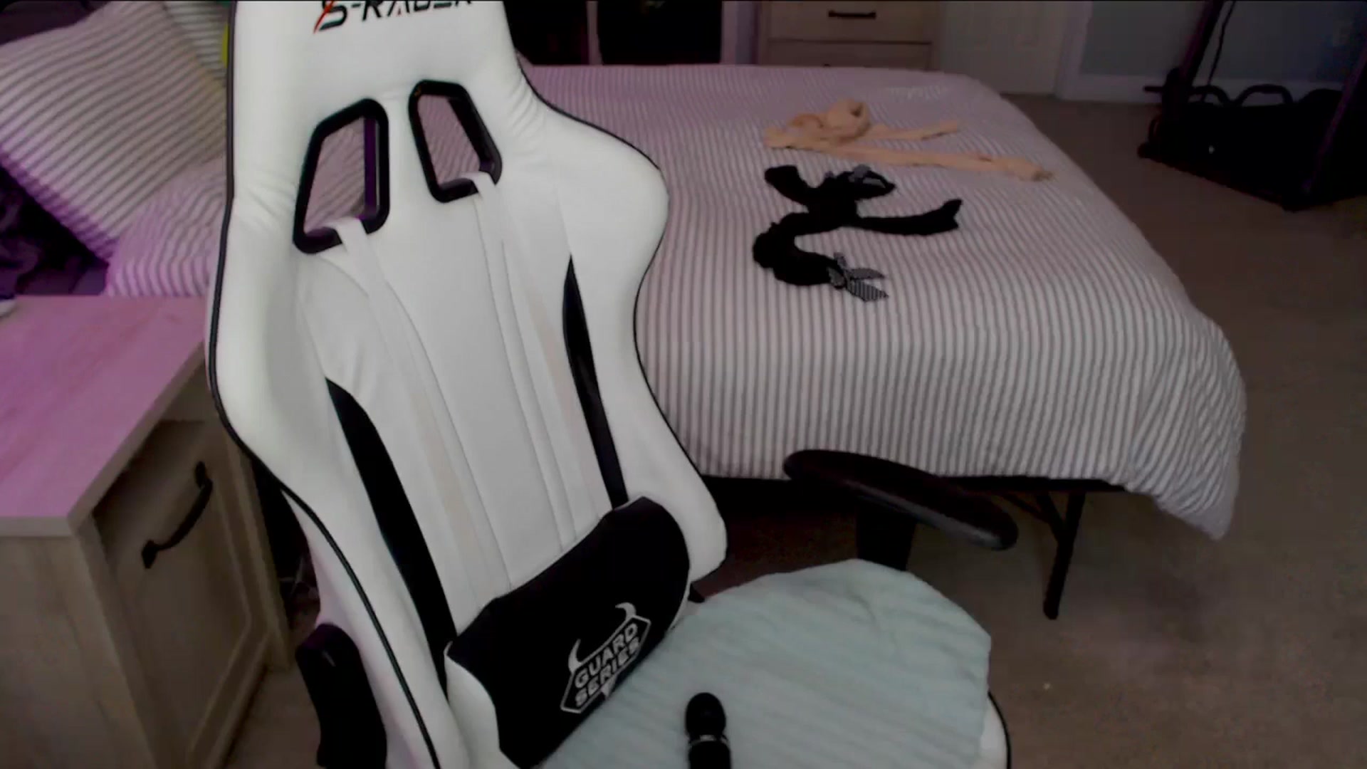 Gallery image thumbnail from Soybean92's myfreecams stream on, 10/24/2023, 16:54 image 10 of 20