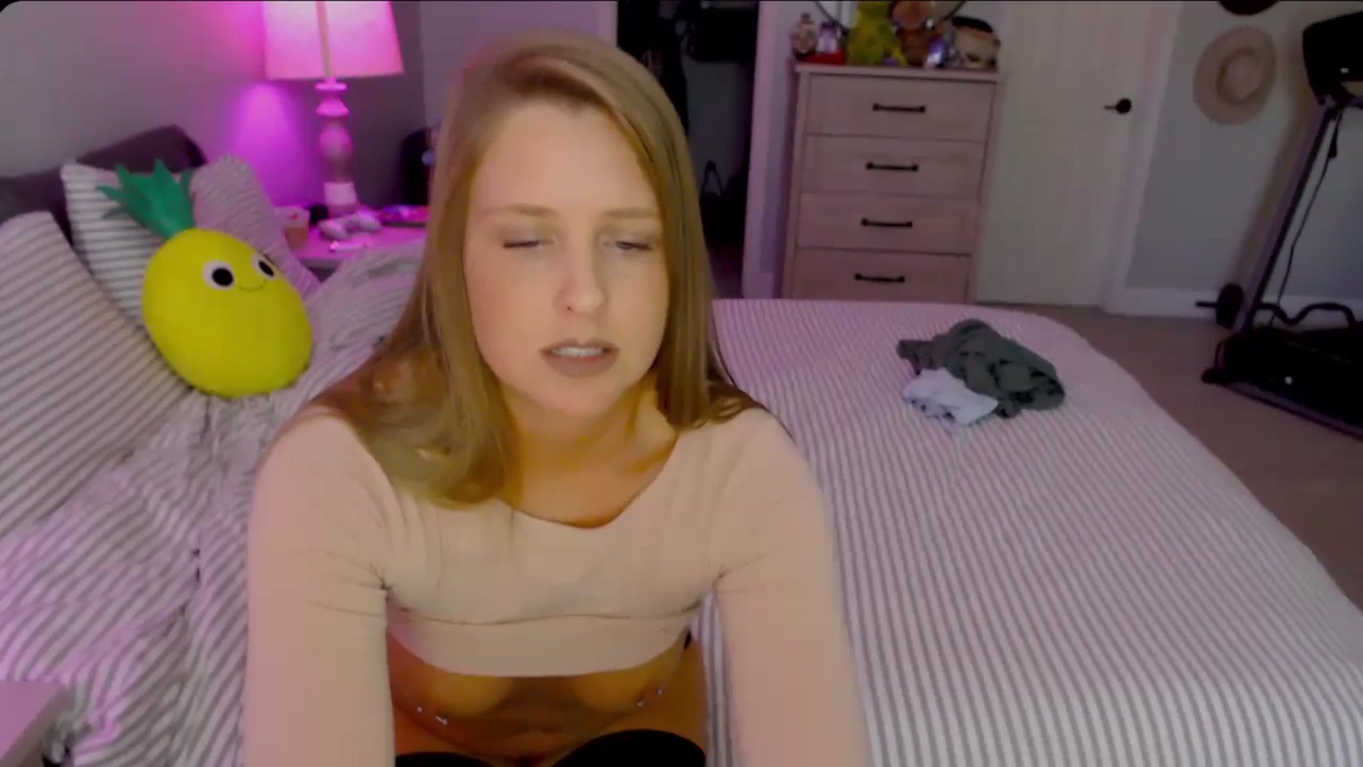 Gallery image thumbnail from Soybean92's myfreecams stream on, 10/24/2023, 18:02 image 6 of 20