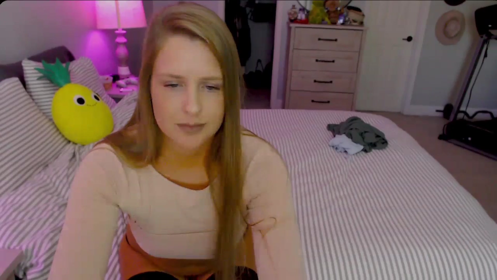 Gallery image thumbnail from Soybean92's myfreecams stream on, 10/24/2023, 18:02 image 4 of 20
