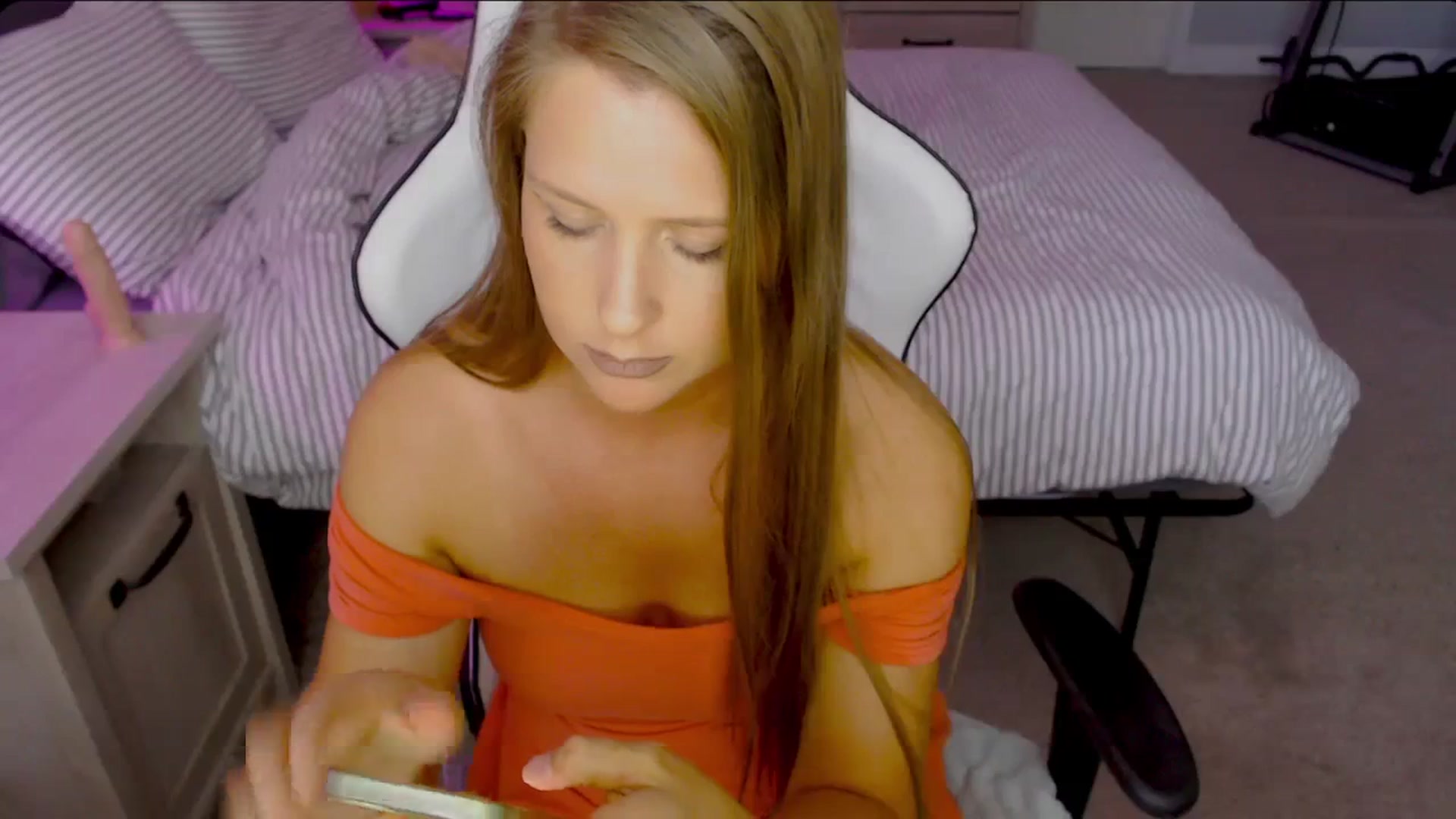 Gallery image thumbnail from Soybean92's myfreecams stream on, 10/26/2023, 17:59 image 17 of 20