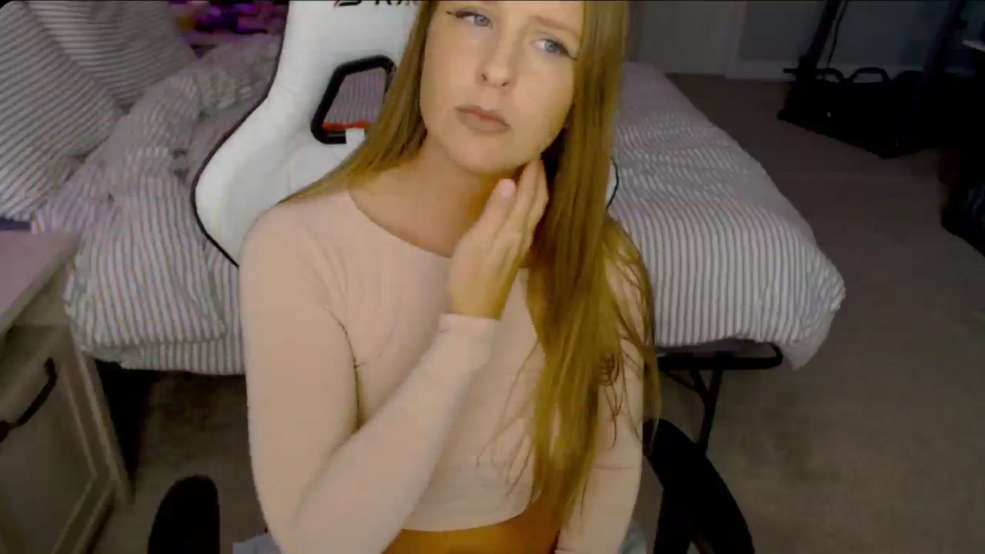 Gallery image thumbnail from Soybean92's myfreecams stream on, 10/26/2023, 19:08 image 11 of 20