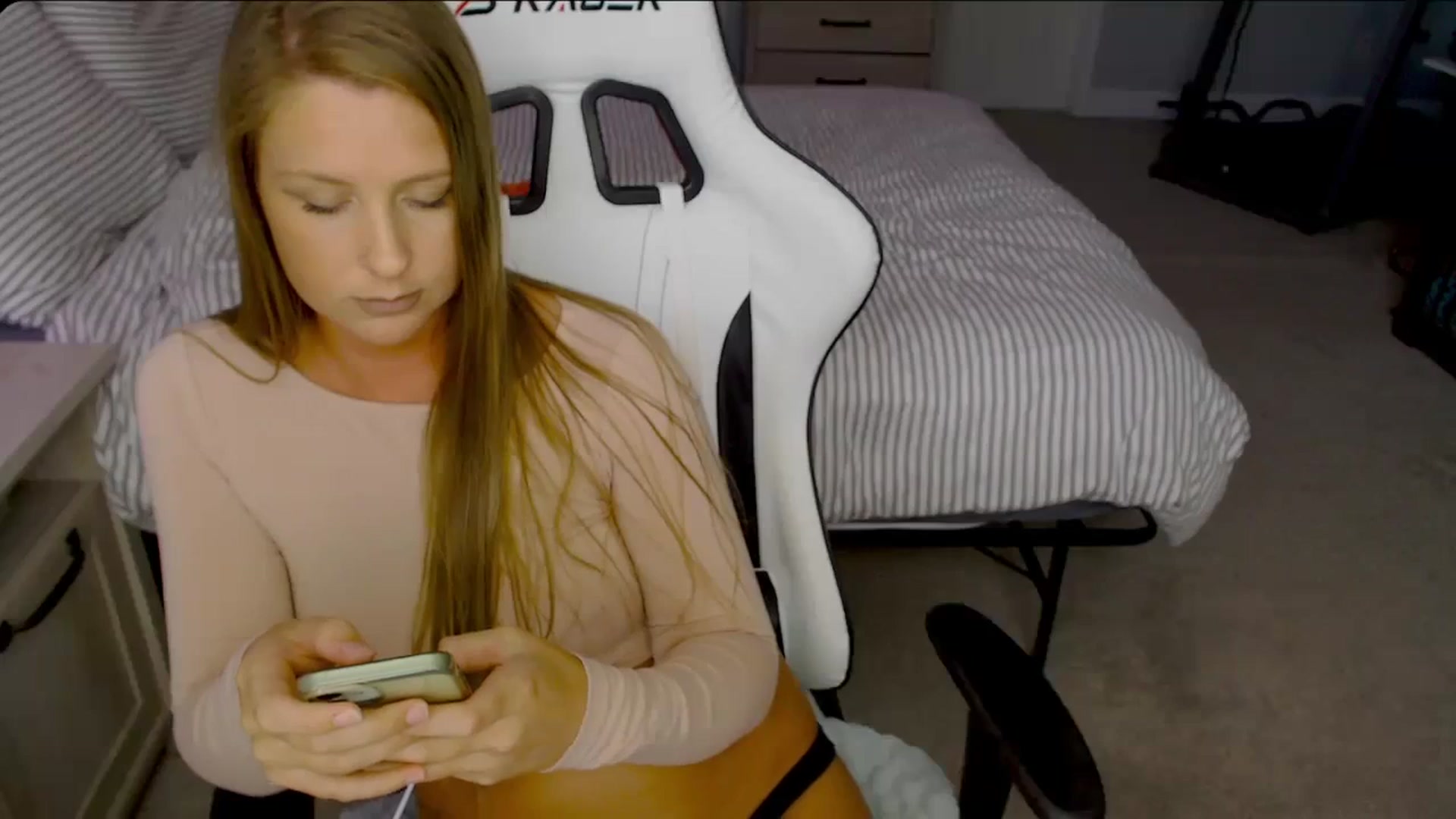 Gallery image thumbnail from Soybean92's myfreecams stream on, 10/26/2023, 19:08 image 16 of 20