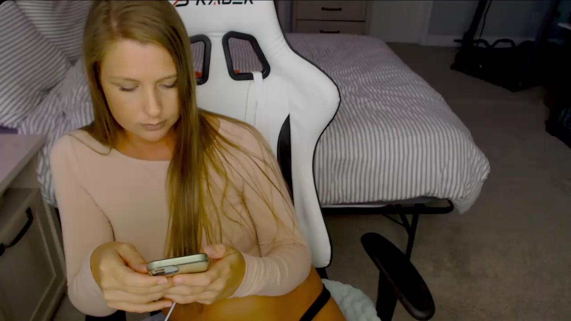 Gallery image thumbnail from Soybean92's myfreecams stream on, 10/26/2023, 19:08 image 17 of 20