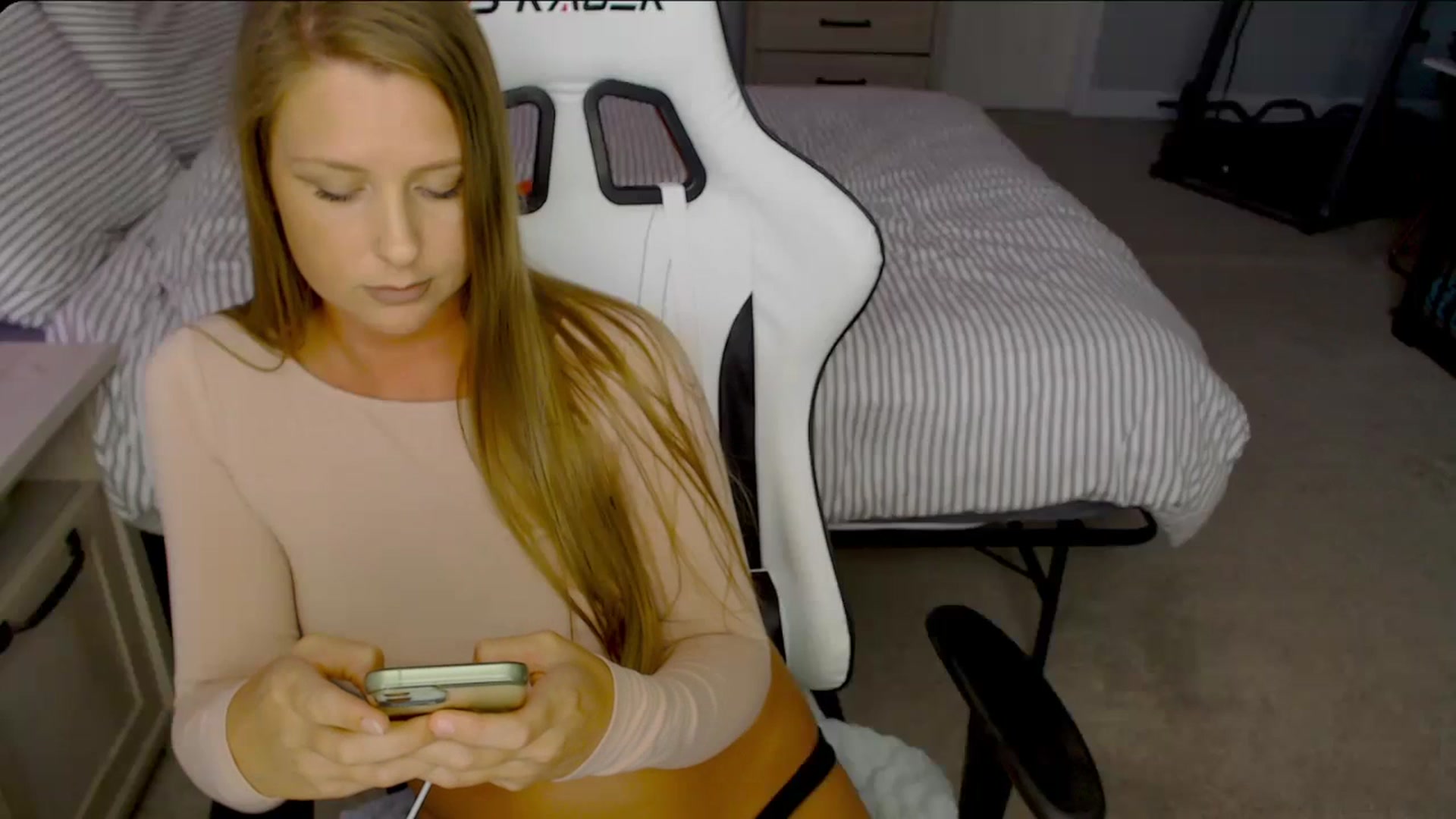Gallery image thumbnail from Soybean92's myfreecams stream on, 10/26/2023, 19:08 image 14 of 20
