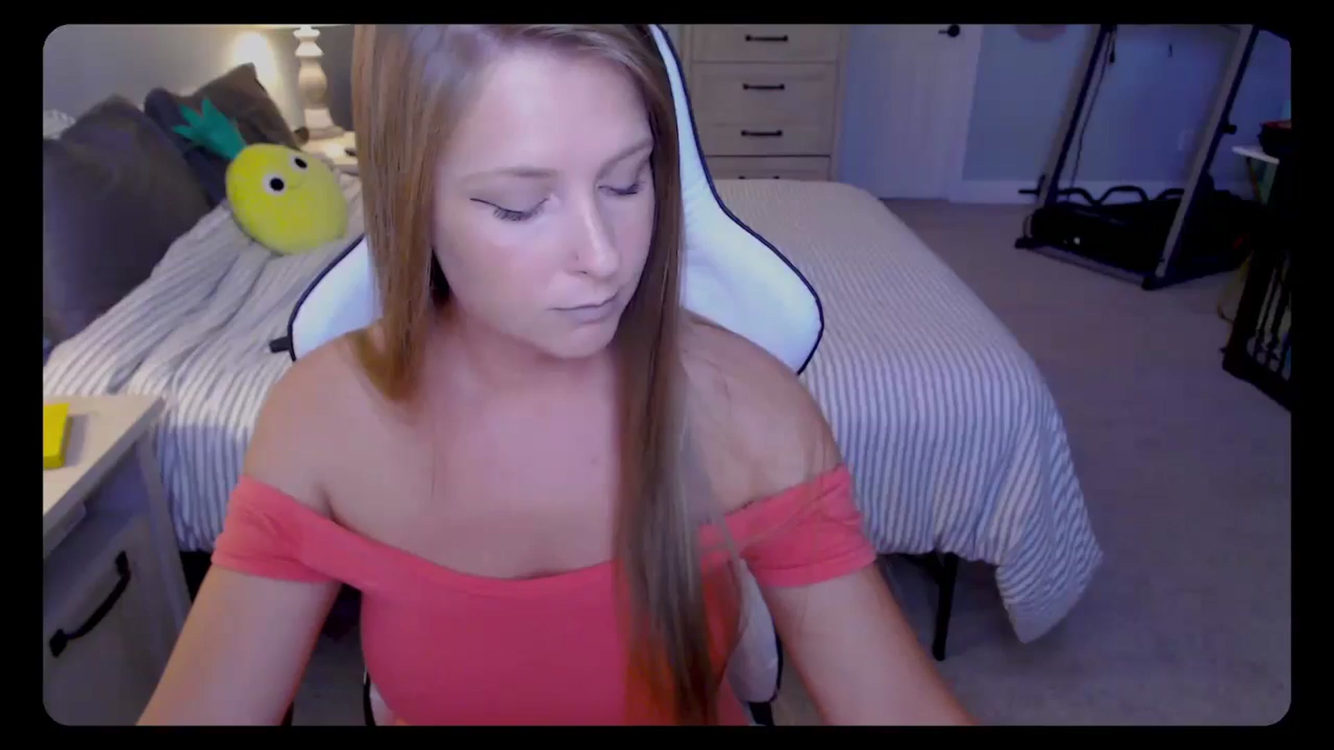 Gallery image thumbnail from Soybean92's myfreecams stream on, 10/30/2023, 15:41 image 9 of 20