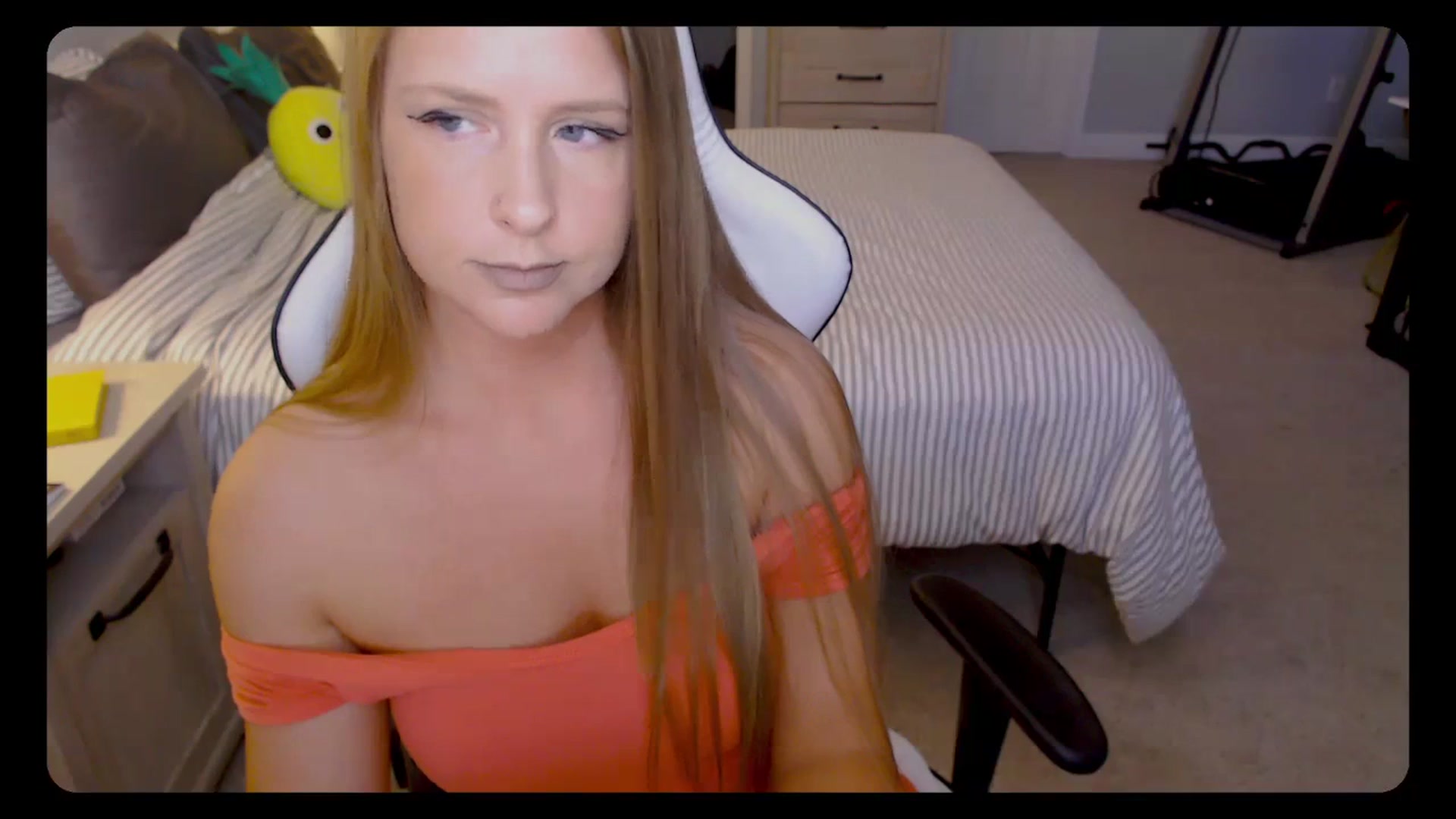 Gallery image thumbnail from Soybean92's myfreecams stream on, 10/30/2023, 15:41 image 8 of 20