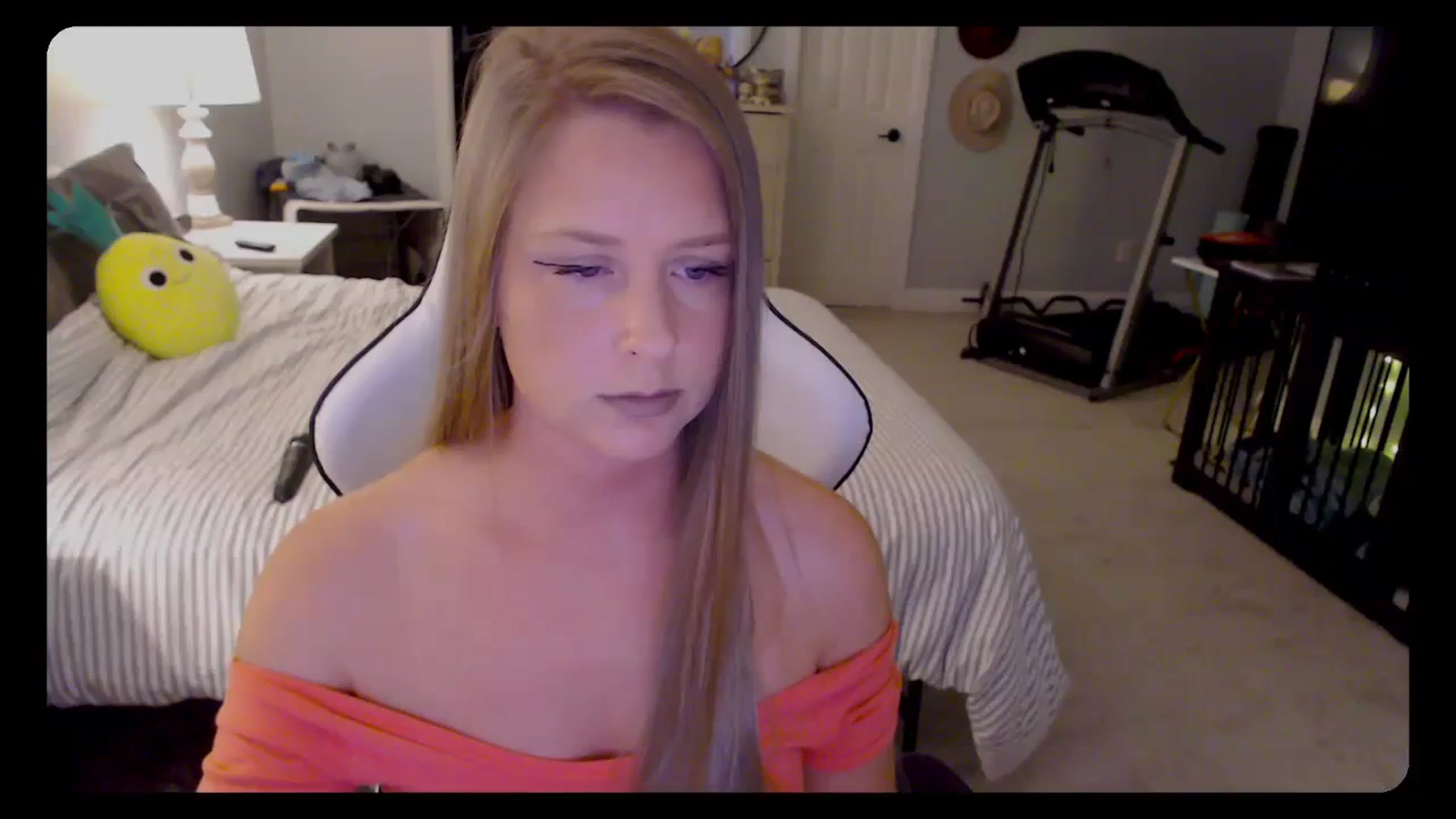 Gallery image thumbnail from Soybean92's myfreecams stream on, 10/30/2023, 15:41 image 1 of 20