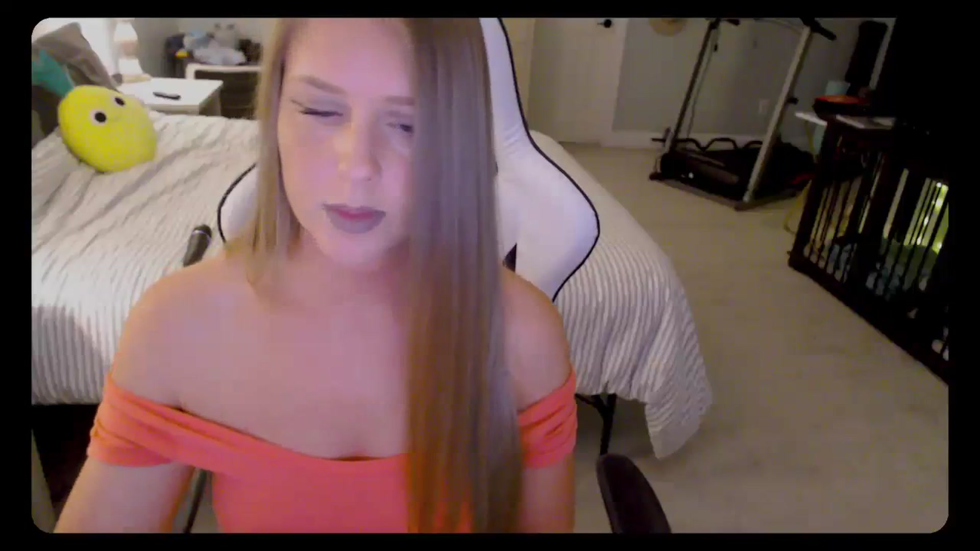 Gallery image thumbnail from Soybean92's myfreecams stream on, 10/30/2023, 15:41 image 3 of 20