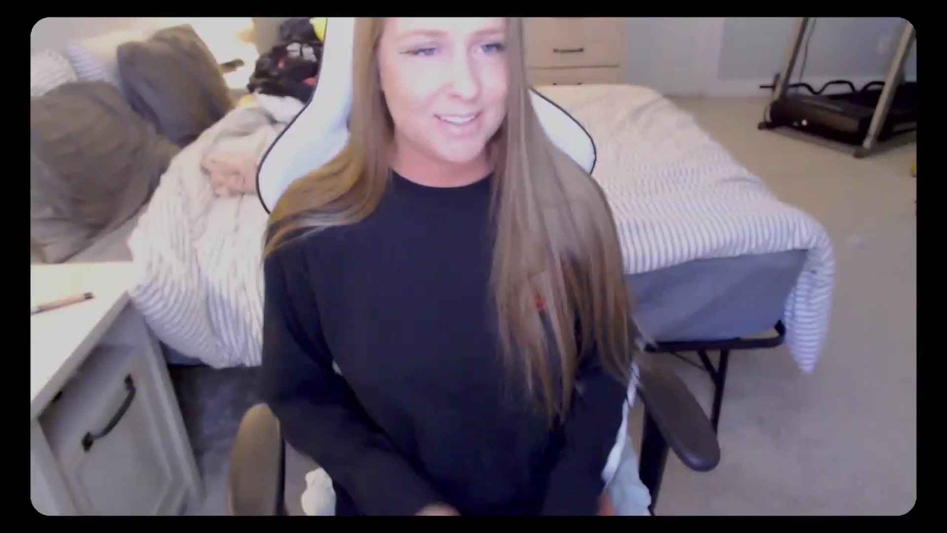 Gallery image thumbnail from Soybean92's myfreecams stream on, 11/01/2023, 14:58 image 3 of 20