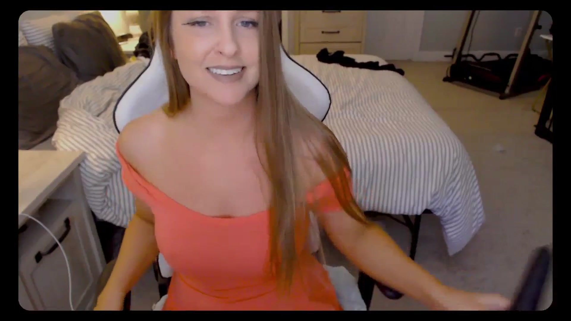 Gallery image thumbnail from Soybean92's myfreecams stream on, 11/01/2023, 15:20 image 7 of 20