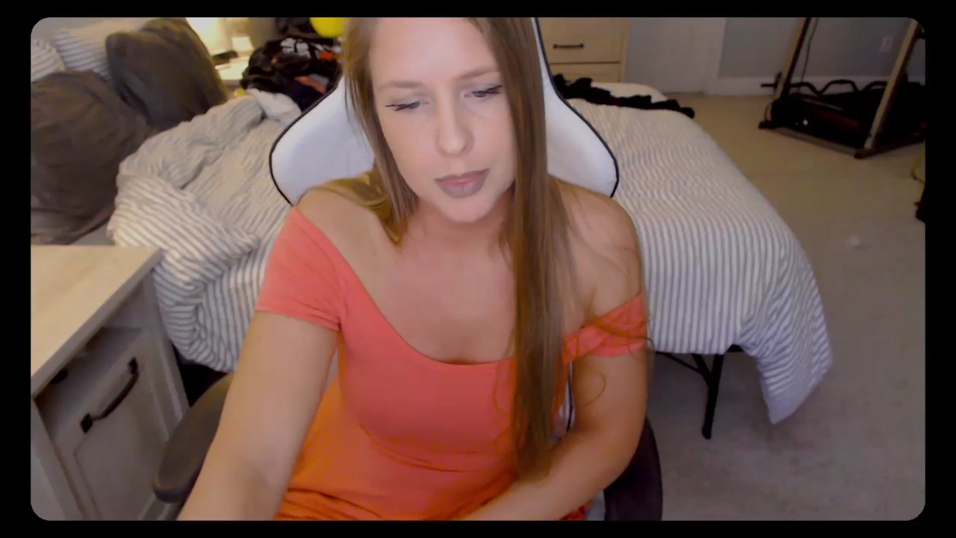 Gallery image thumbnail from Soybean92's myfreecams stream on, 11/01/2023, 15:20 image 19 of 20