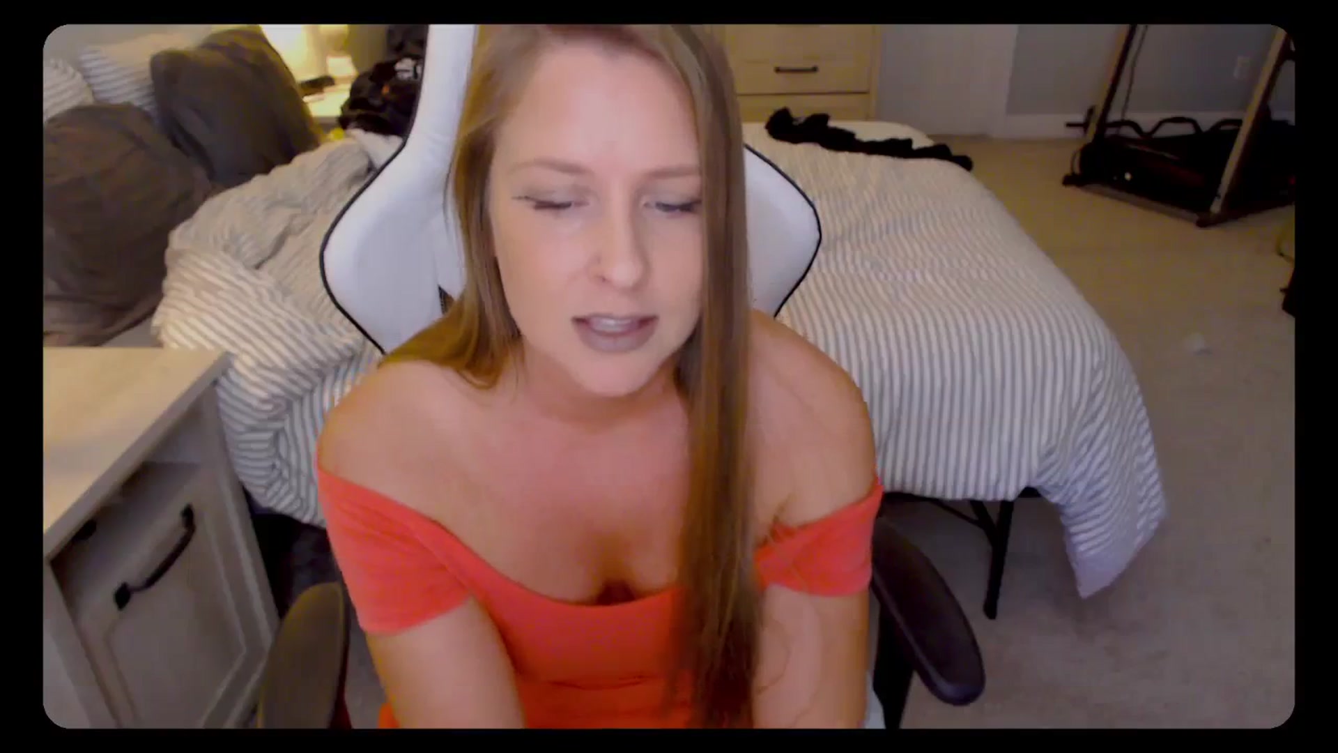 Gallery image thumbnail from Soybean92's myfreecams stream on, 11/01/2023, 15:20 image 14 of 20