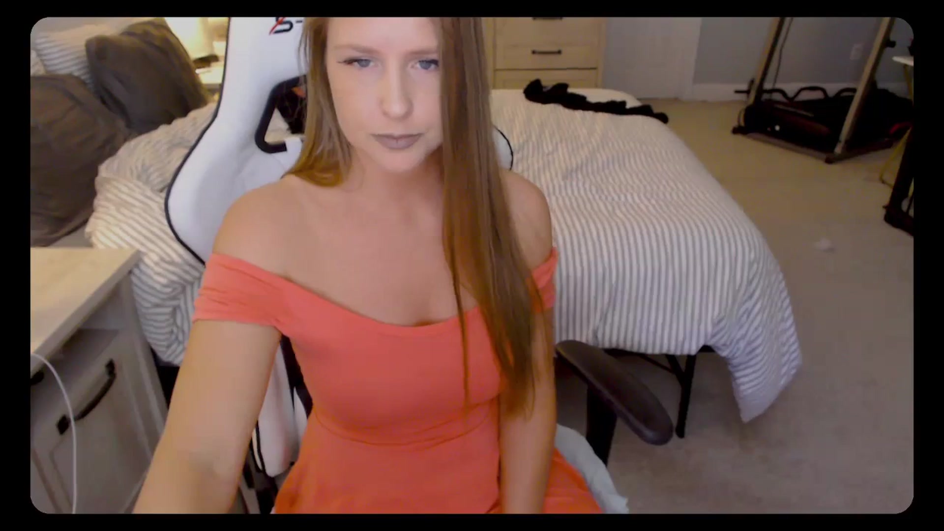 Gallery image thumbnail from Soybean92's myfreecams stream on, 11/01/2023, 15:20 image 10 of 20