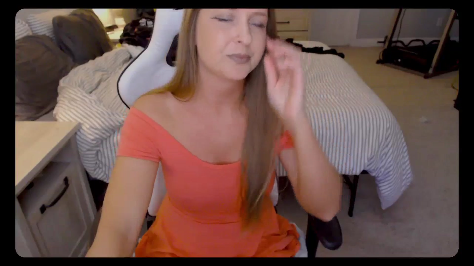 Gallery image thumbnail from Soybean92's myfreecams stream on, 11/01/2023, 15:20 image 20 of 20