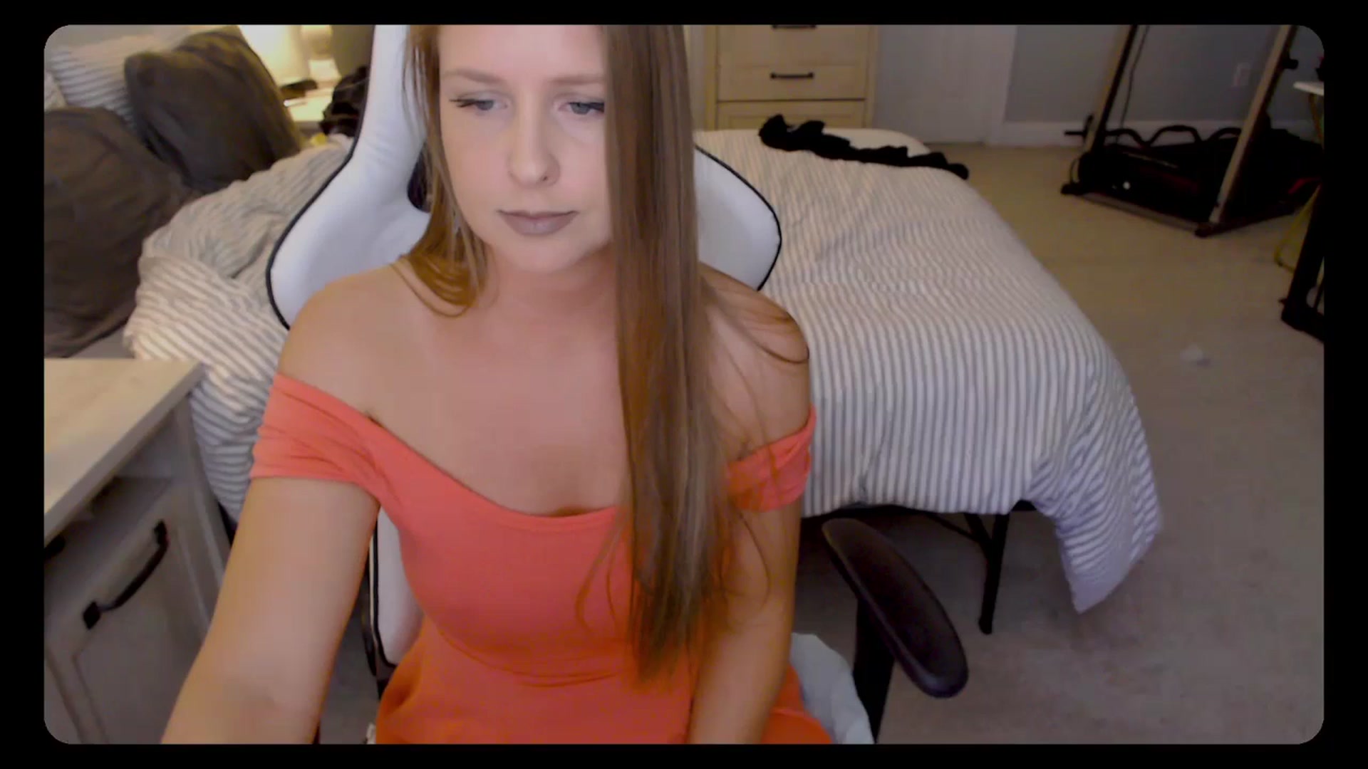 Gallery image thumbnail from Soybean92's myfreecams stream on, 11/01/2023, 15:20 image 11 of 20
