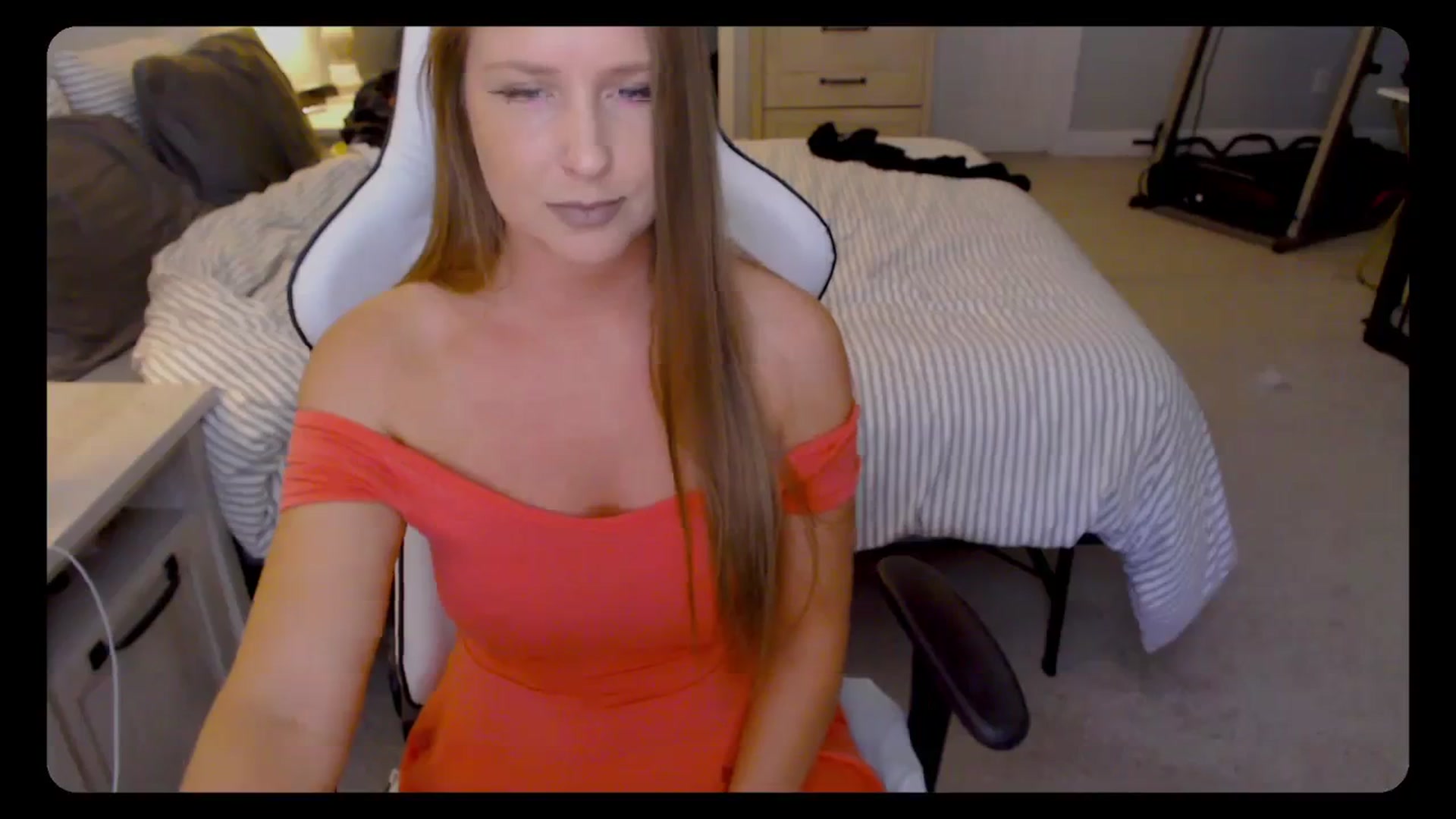 Gallery image thumbnail from Soybean92's myfreecams stream on, 11/01/2023, 15:20 image 9 of 20
