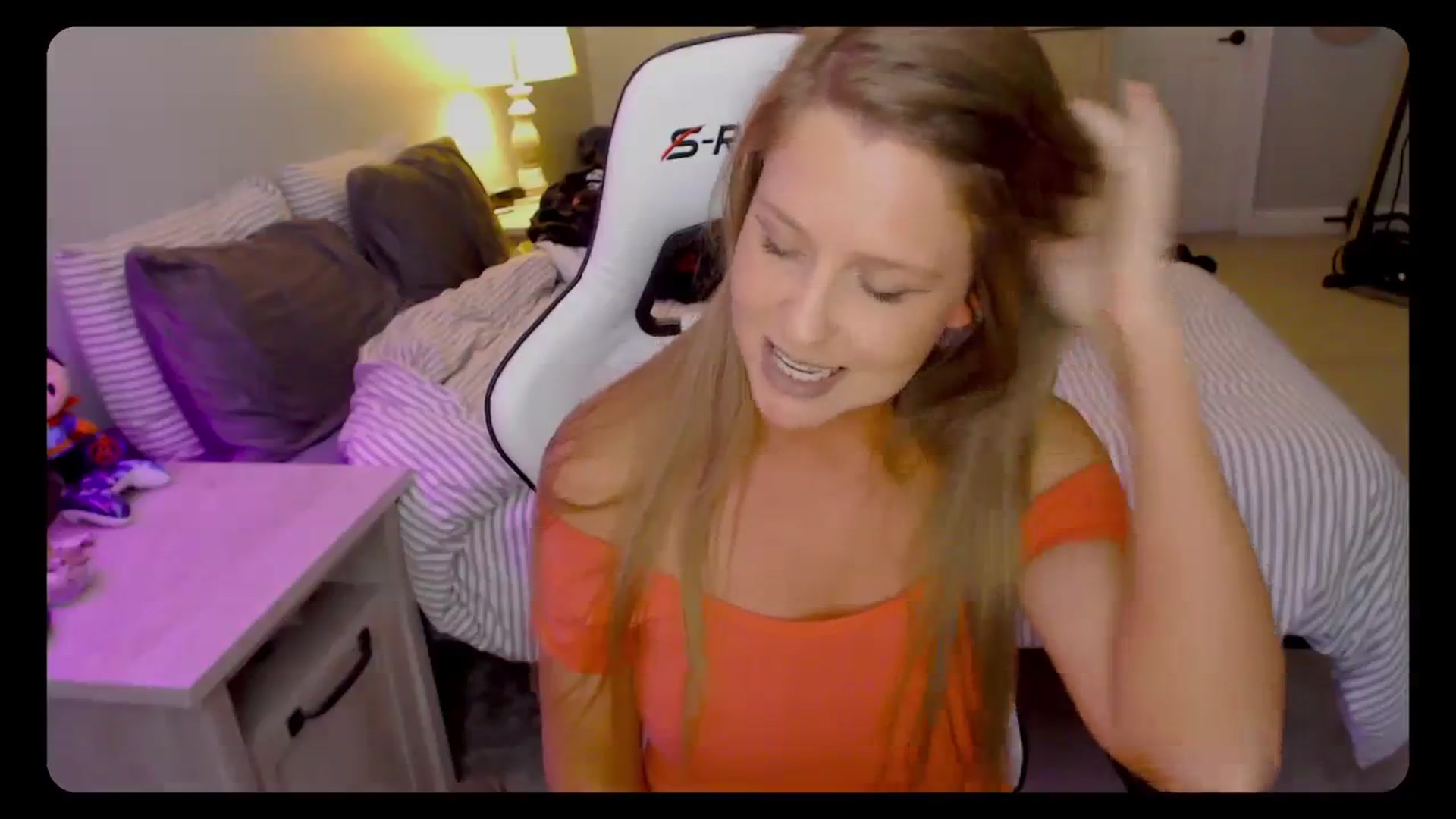 Gallery image thumbnail from Soybean92's myfreecams stream on, 11/01/2023, 15:44 image 16 of 20