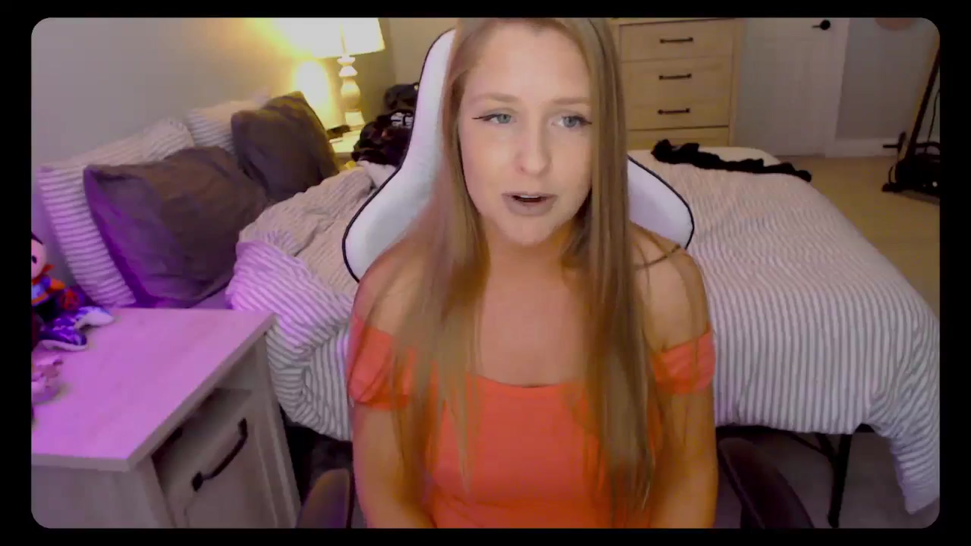 Gallery image thumbnail from Soybean92's myfreecams stream on, 11/01/2023, 15:44 image 10 of 20