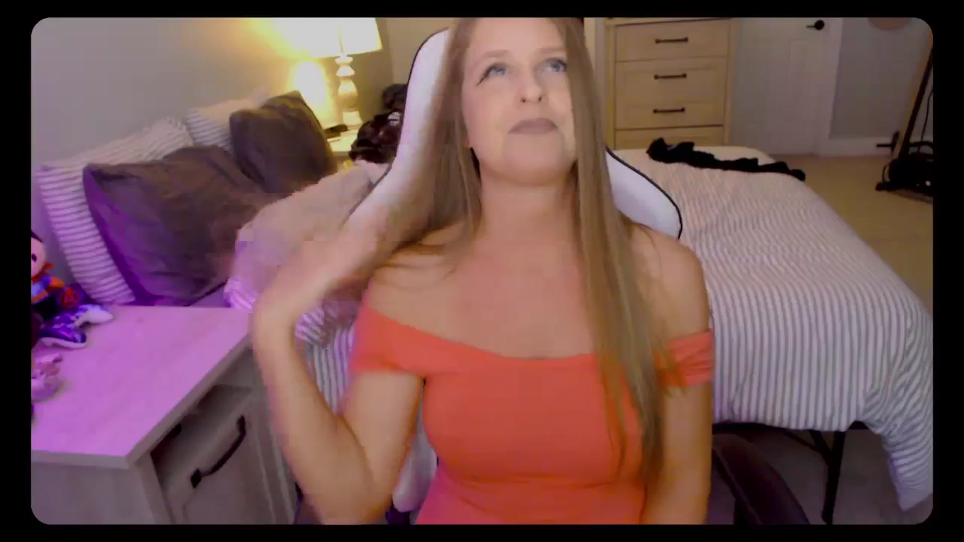 Gallery image thumbnail from Soybean92's myfreecams stream on, 11/01/2023, 15:44 image 5 of 20