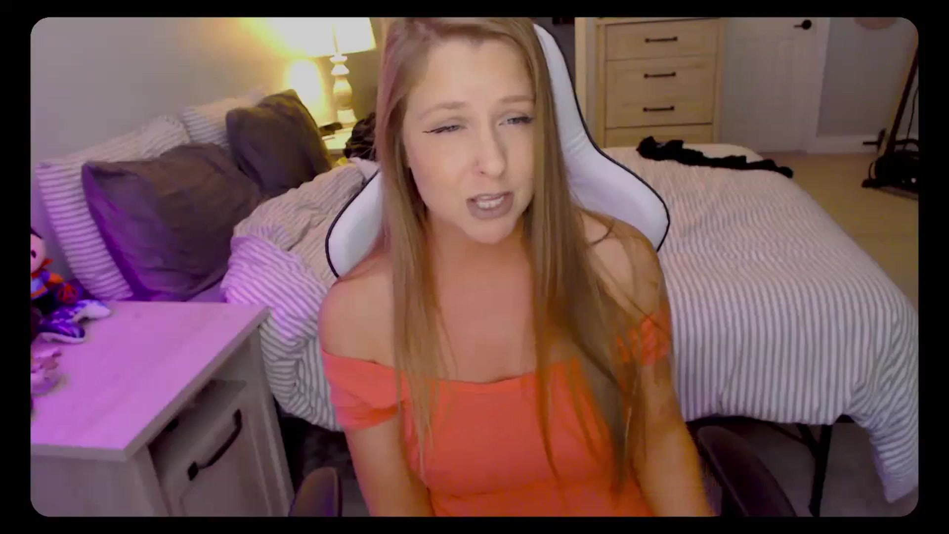 Gallery image thumbnail from Soybean92's myfreecams stream on, 11/01/2023, 15:44 image 7 of 20